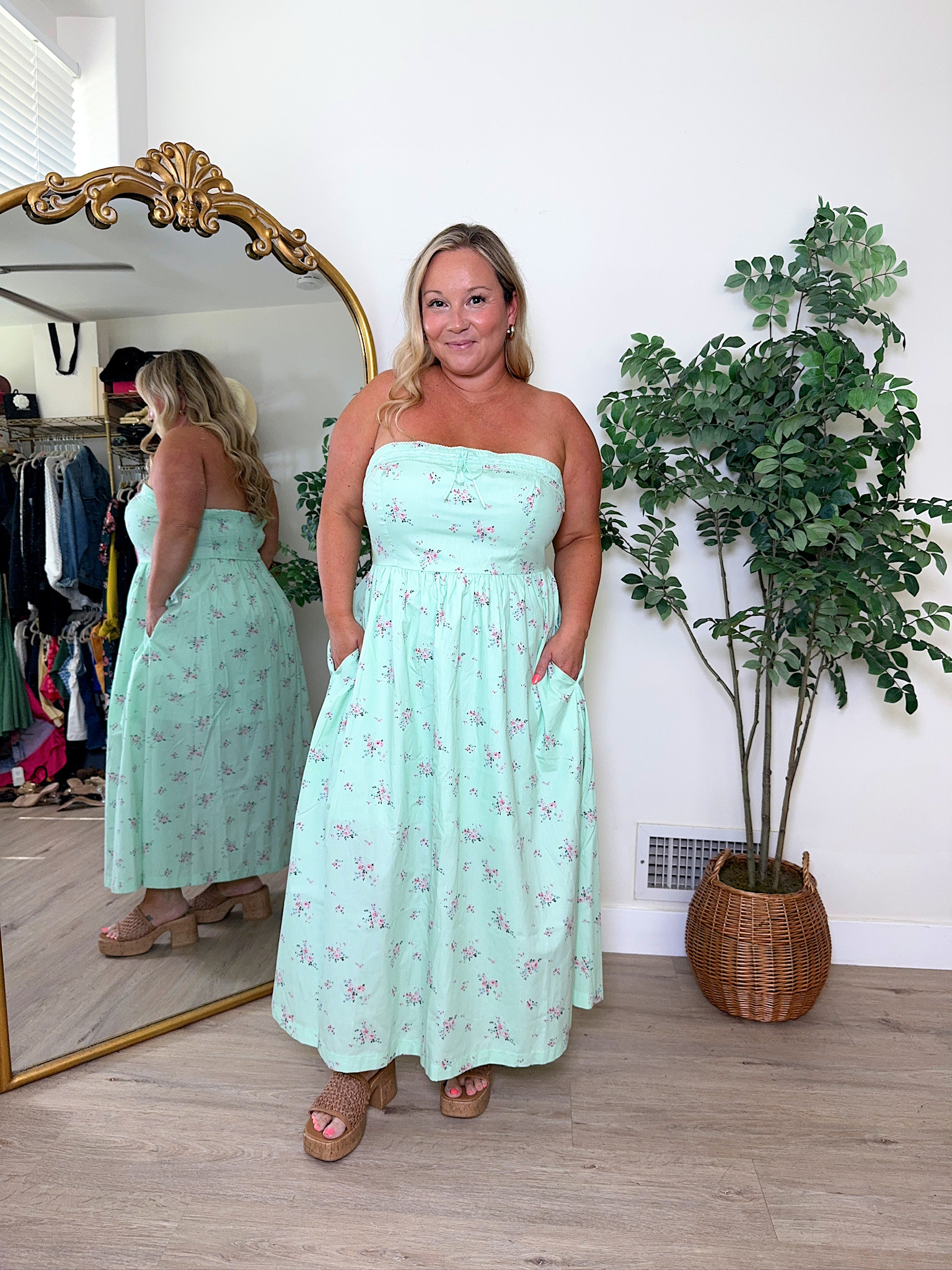 Lovee this abercrombie dress — they have the cutest stripe print right now🙌🏼

Wearing a size large petite!





midi dress, womens fashion, strapless, print, stripes, mid size, petite, shelli enright, stylenright 

 #LTKootd #LTKMidsize #LTKPetite