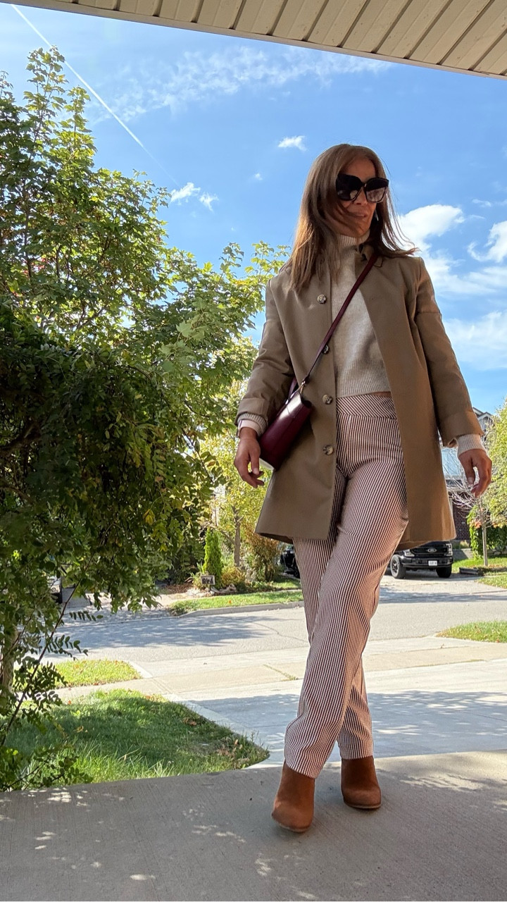 Fall layers done right! 🍂
Timeless neutral 🤎
My go-to fall formal, because style should feel this easy. 

Outfit Deet: 
knit @dynamiteclothing 
Pants @acegolfs.official 
Jacket @hm 
Bag @hm 

#autumnoutfits #styleinspo