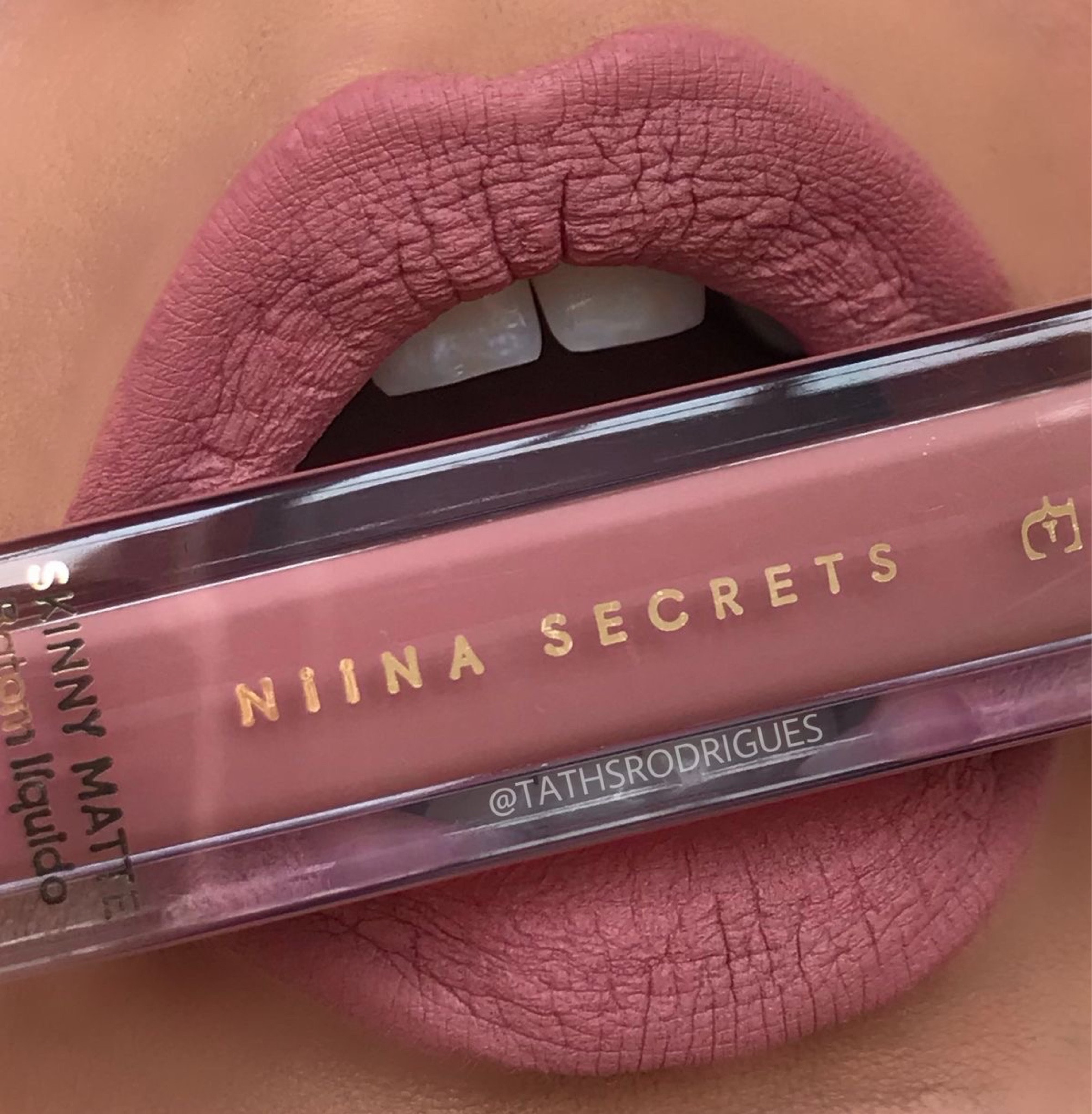 Batom Matte Rose Gardênia Niina Secrets - Com efeito mate e textura aveludada como uma pétala, este batom líquido traz cor e conforto para os lábios.

#LTKbeauty #LTKbrasil