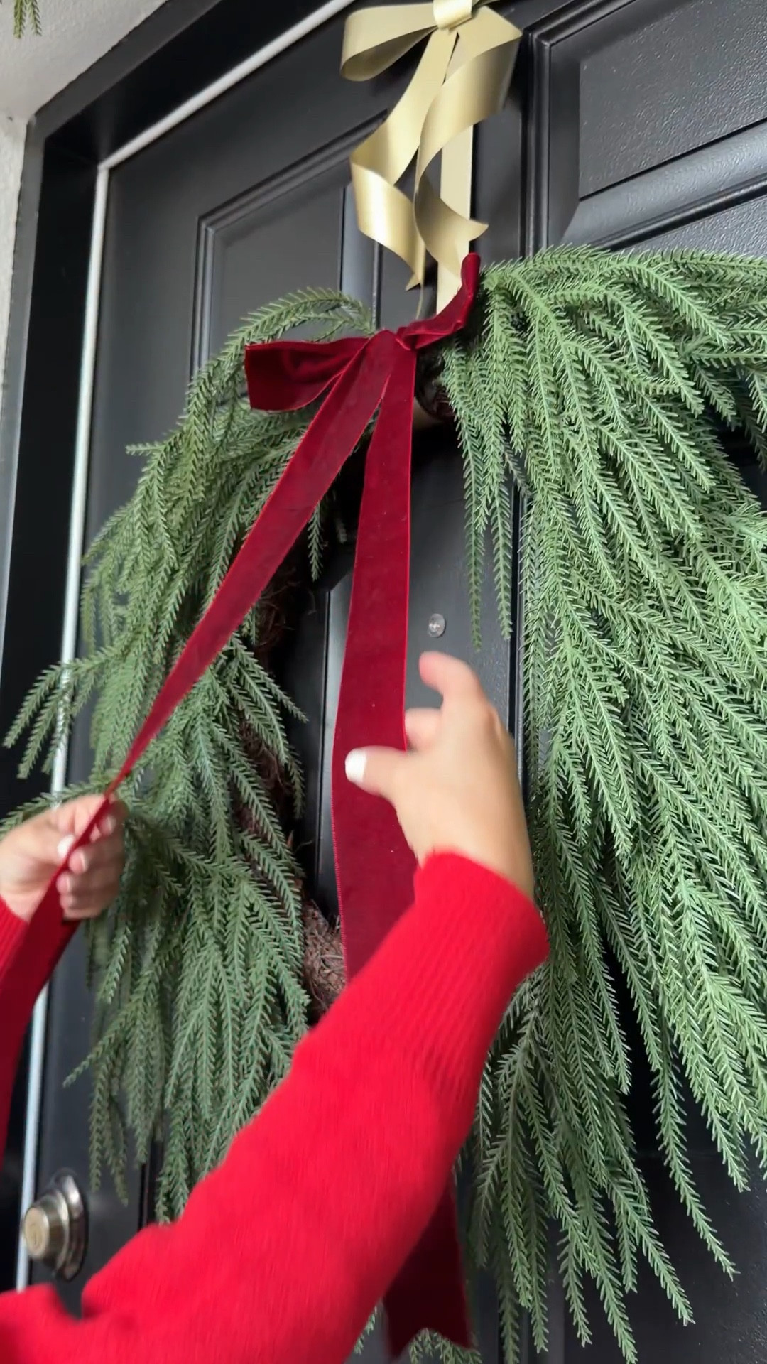 Christmas doorway decor! I’m obsessed with how it turned out ❤️ I love a traditional Christmas decor 


#LTKHome #LTKHoliday #LTKSeasonal