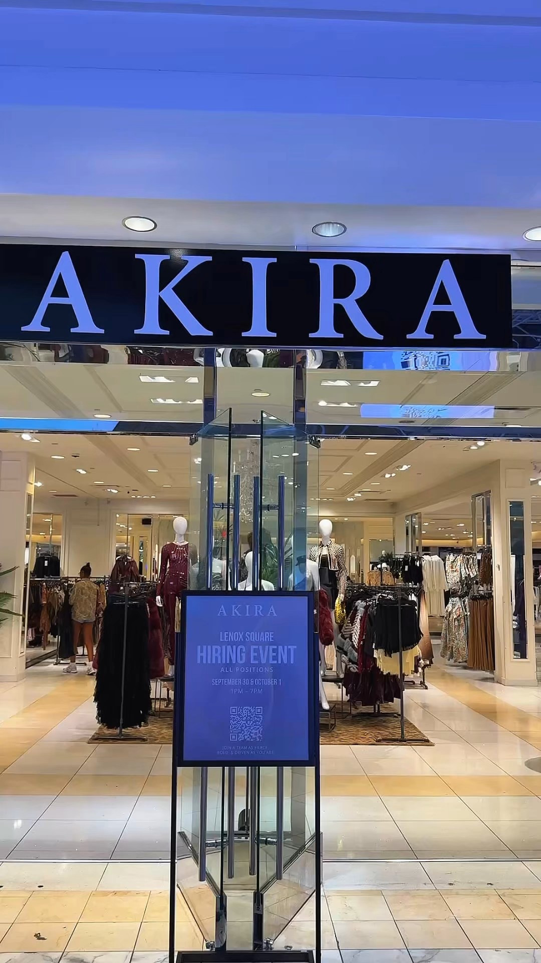ATL babyyy it’s HERE! @shopakira is NOW open at Lenox Square Mall and the GRAND OPENING party is October 11th.

This store is MASSIVE. From denim to heels, boots that make a statement, bags and accessories that set the vibe, and the cutest suits—you’re going to find every fall mood here. Think burgundy, browns, greens, blues… they’ve got it all.

And y’all… there’s an entire discount section with up to 90% off! I scored two pieces for just $10—yes, TEN dollars.

It’s upstairs in the perfect spot, so go check it out now and tell them Sharron from @arrayoffaces sent you.

Which piece is your favorite? 