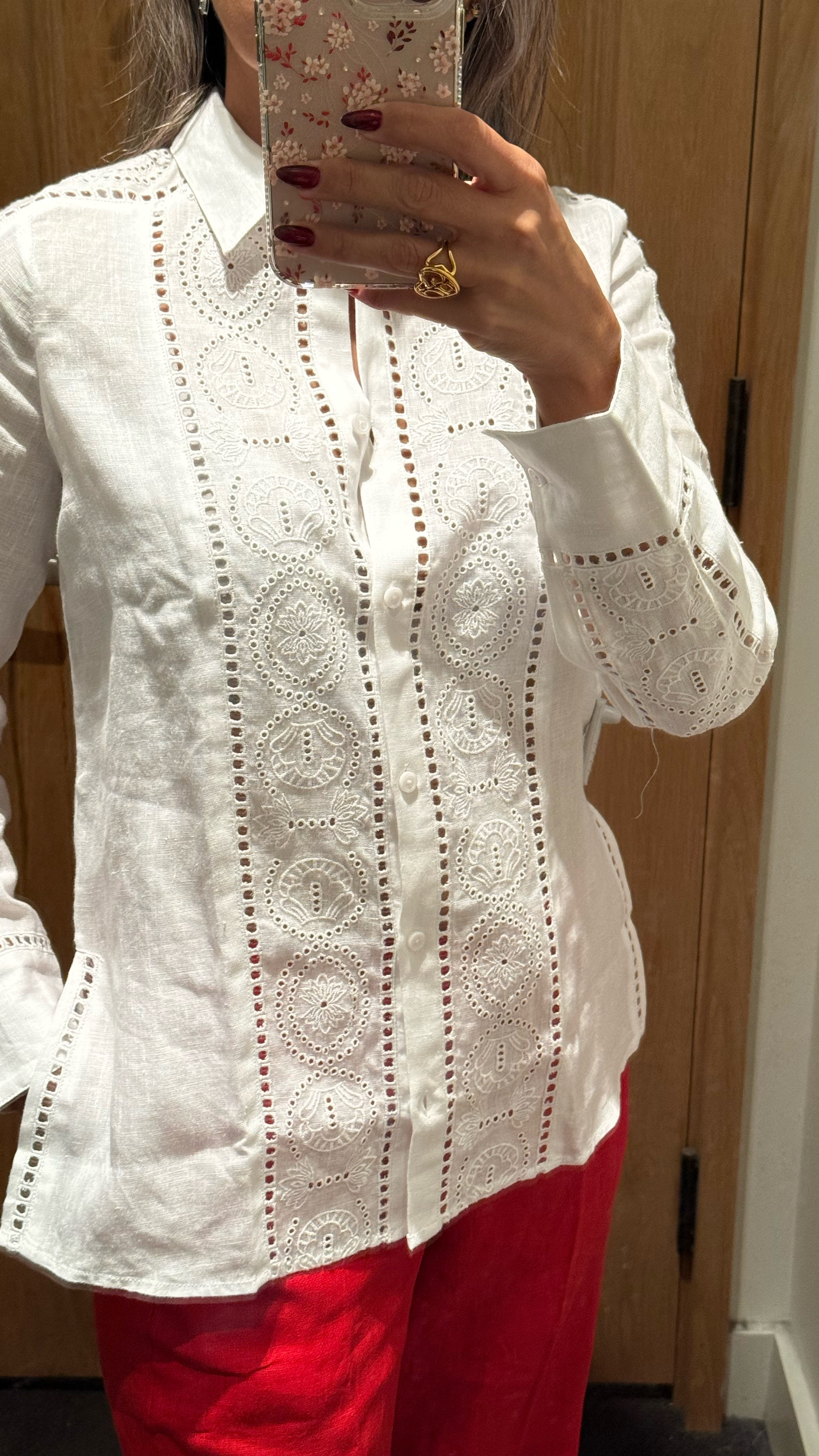 Arme Este Set y no puedo estar más enamorada de la Elegancia 

Una belleza total vestida para triunfar 

Camisa llevo talla 4 
Pantalón llevo talla S