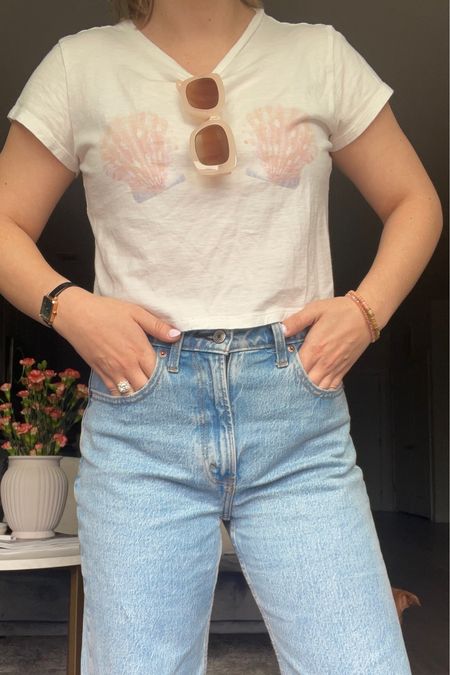 Cute casual 90’s look! Obsessed with my new Jean order from #Abercrombie !!!! Wearing a 26 regular 💘🐚

#jeans #90sjeans #momjeans #denim #90sStyle 

#LTKstyletip #LTKfindsunder100 #LTKSpringSale