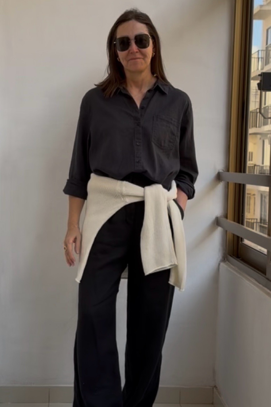 Simple always works. The addition of a jumper tie will update a look this season. Add whichever pop of colour (or neutral) you like for an easy, effortless look 🤍🖤