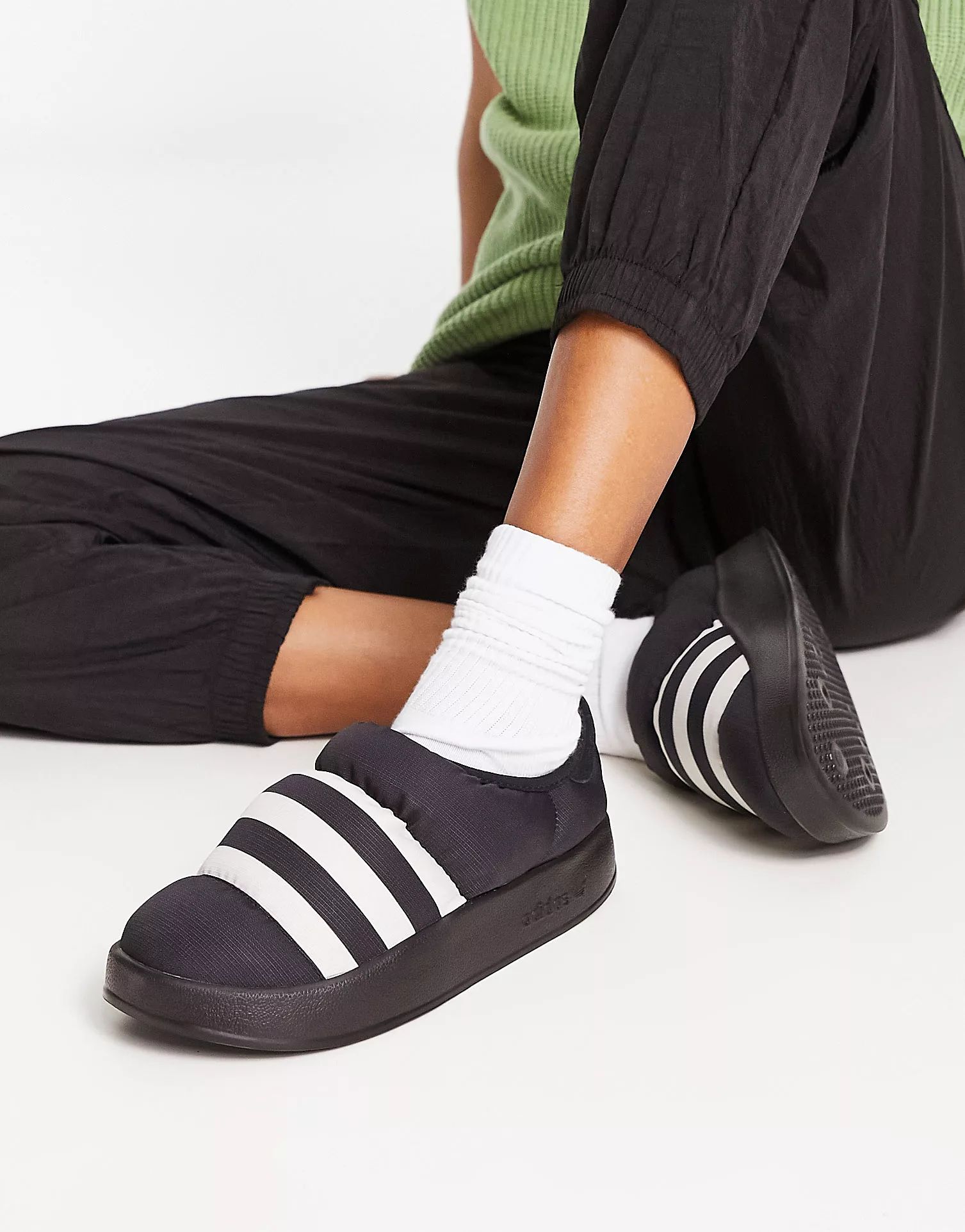 adidas Originals – Puffylette – Sneaker in Schwarz mit weißem Detail | ASOS (Global)