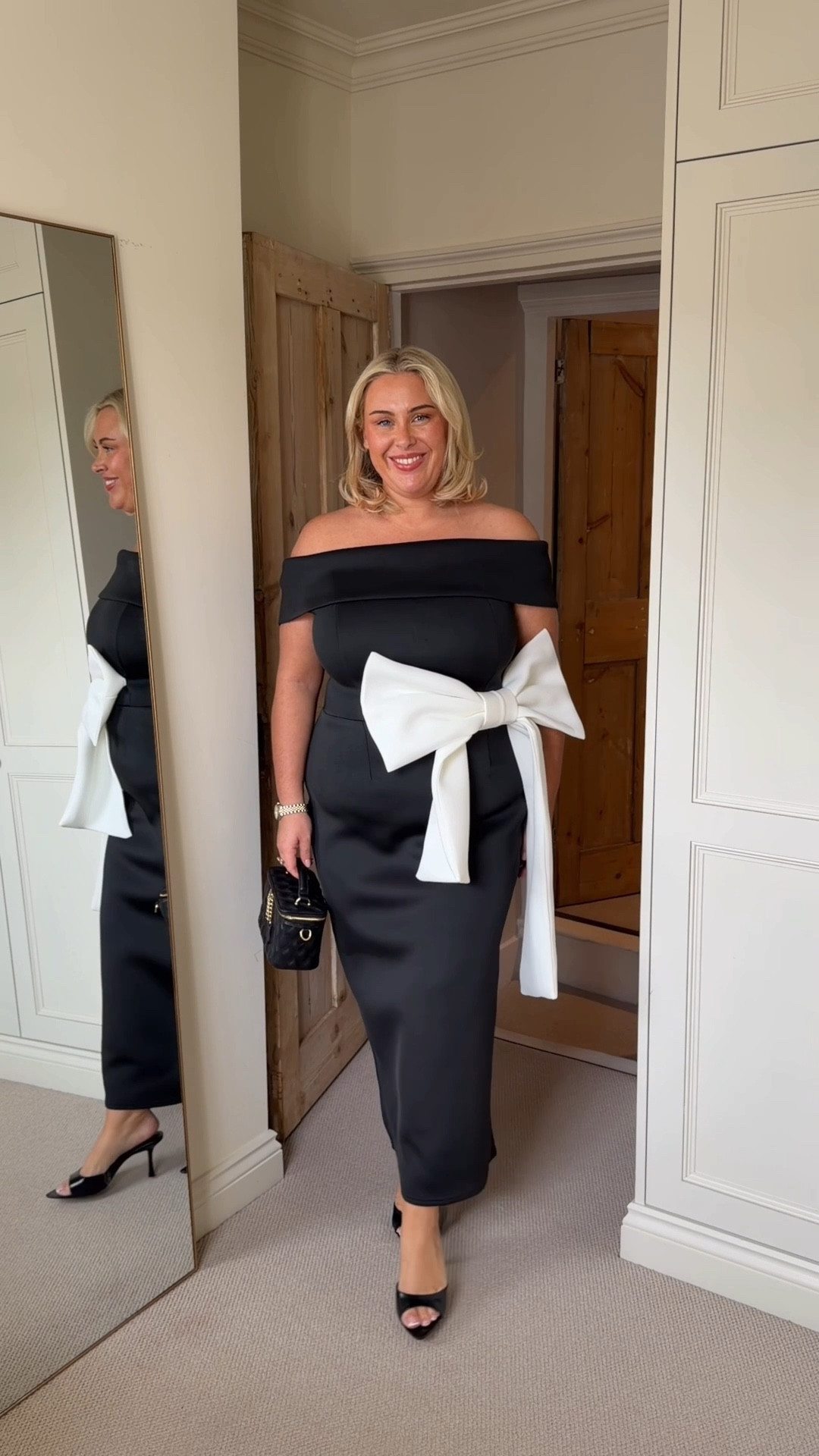 Party season is upon us 🪩 💃🏼 

Sorry but how stunning are these dresses! 
I couldn’t believe @quizclothing had some gorgeous bits! Come back for part two this week 🤩✨

Which is your fave? 1,2,3 or 4? 

#plussize #size18 #size16 #partydresses #cocktaildress #plussizedresses #curvefashion #highstreet #bowdress #christmasparty #blacktieoutfit 