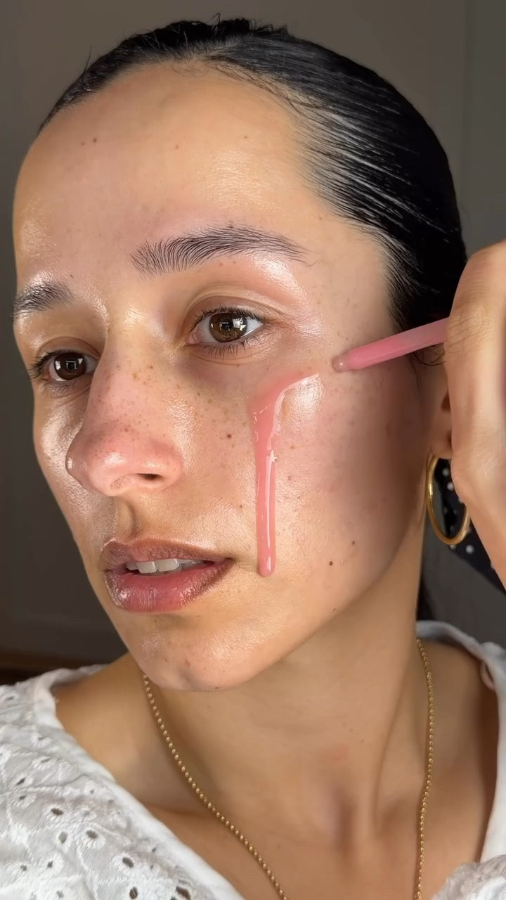 THE SECRET 🤫 

K-beauty glow in a bottle 💗✨ My skin is loving this PDRN peptide serum.

@medicube_global_official 

#medicube #medicubeskincare