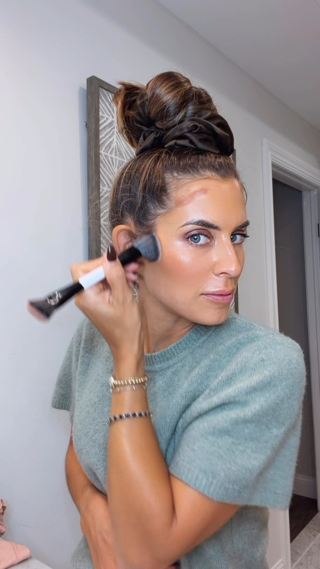 I can’t live without this contour, blush and brush

Contour: truffle
Blush: Couchette   