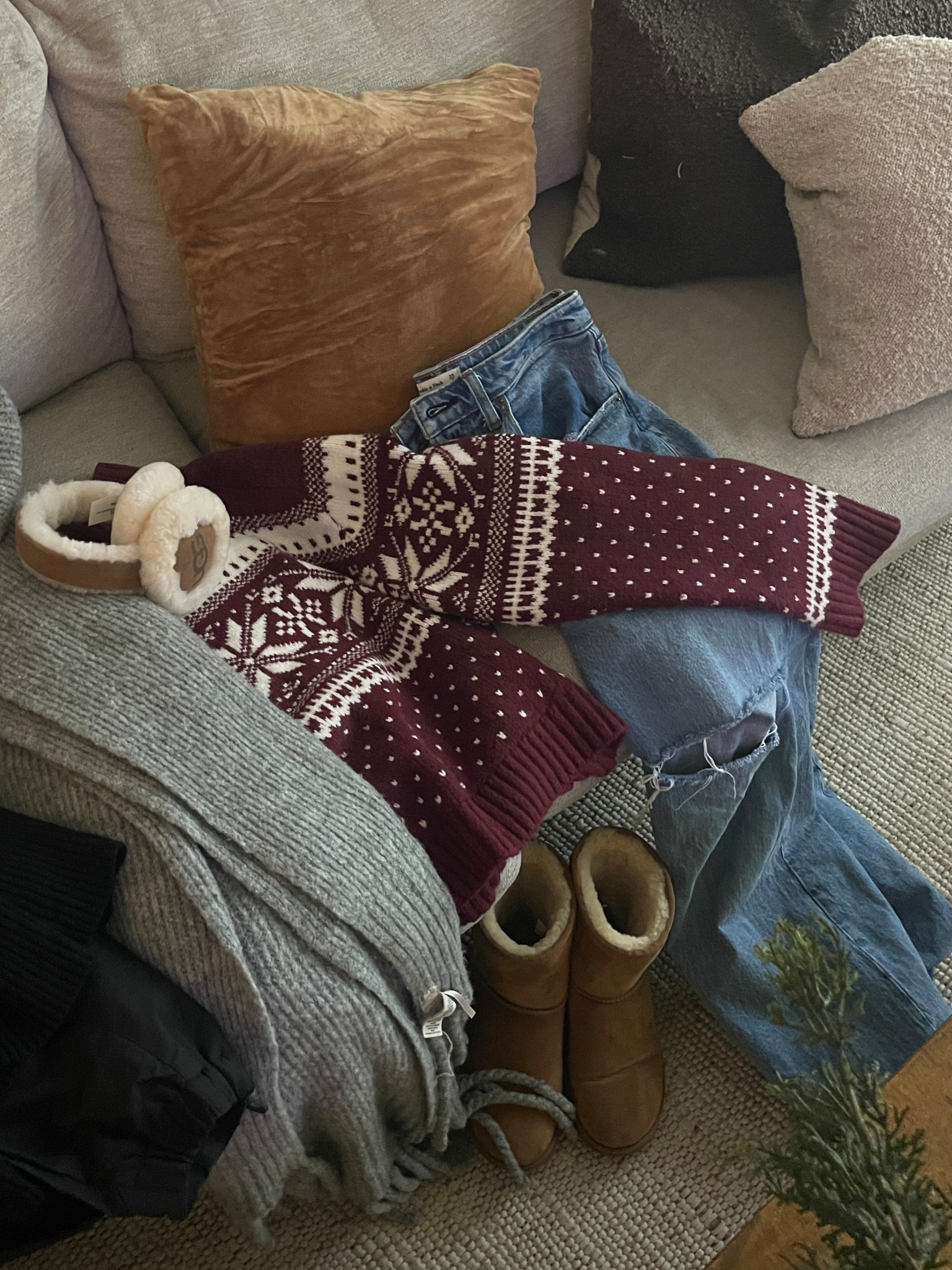  Colorado prep! ❄️Got the coziest sweater and my Abercrombie jeans. 

#LTKHoliday #LTKTravel