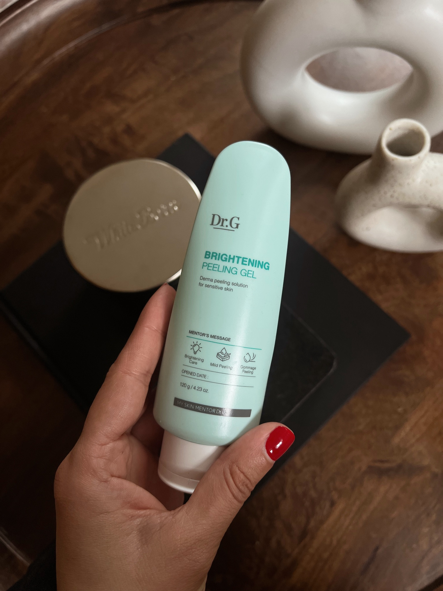 PSA for my dry & sensitive girlies. I am a big believer in less is more when it comes to skincare. I’ve been using this peeling gel for about two weeks and I’ve been loving how my skin looks and feels right after. It’s a gentle exfoliating gel, it smoothens and brightens my skin without irritating it. It also helps with skin texture and preps my skin for better product absorption. 




#LTKbeauty #LTKwinter #LTKcanada