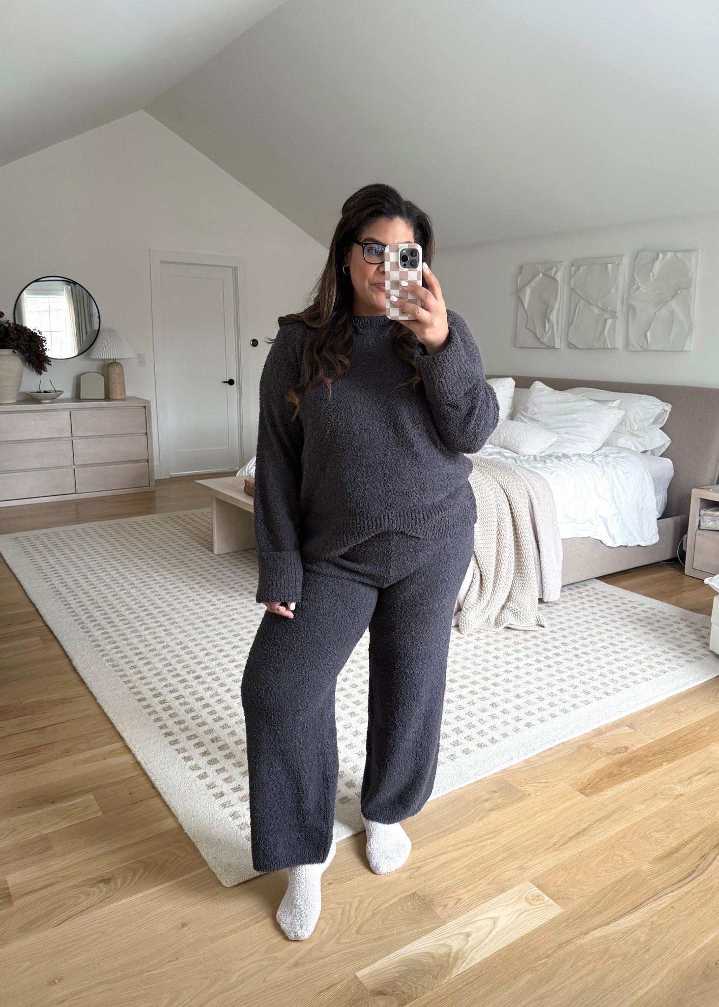 midsize ootd 1/3/26: the most comfortable fuzzy two piece set! So soft! I’m 5’9” size 12/XL & 23 weeks pregnant wearing a size XL ♡

#LTKSeasonal #LTKMidsize #LTKFindsUnder50