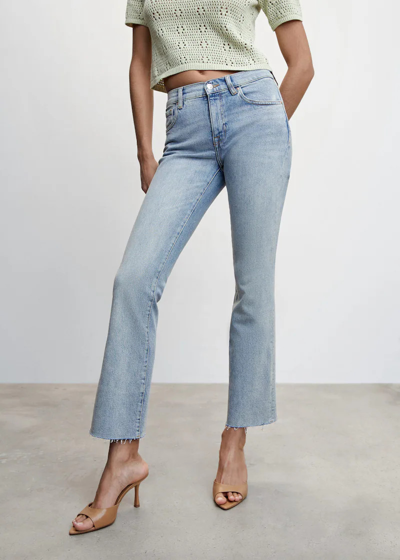 Medium-rise flared jeans | MANGO (US)