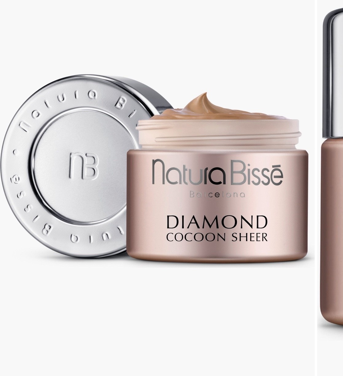 What it is: A color-enhancing moisturizer with an innovative formula for supple, luminous, even-toned skin.  What it does: The cream is designed to help reduce the visible signs of aging caused by everyday pollution, blue light and solar radiation. The remarkable anti-aging cream moisturizes and rejuvenates the skin while providing a natural touch of color that adapts to most skin tones. The key to blurred imperfections and a radiant complexion.