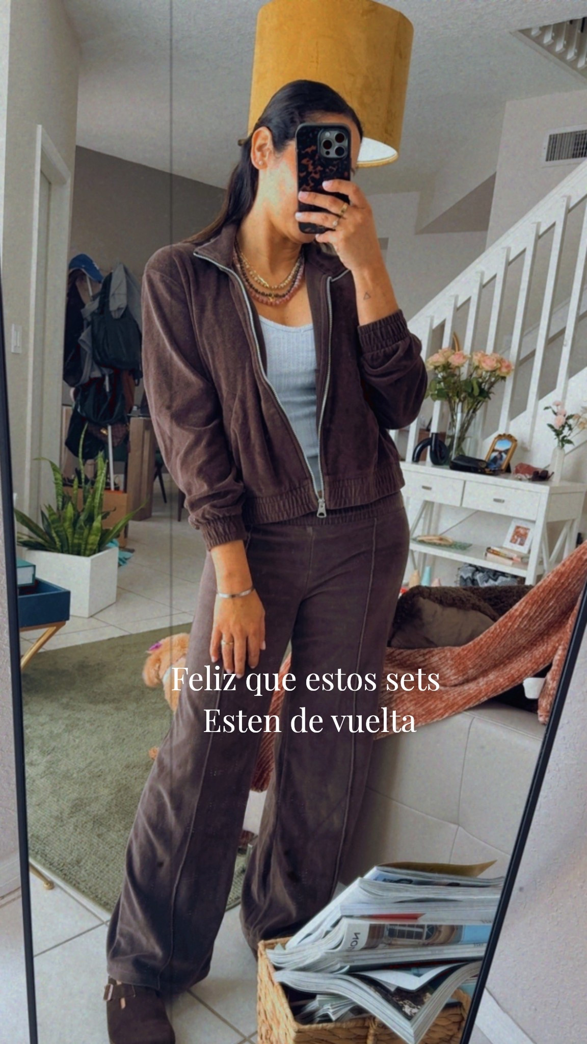 Feliz que estos ser Y2K estén de vuelta, este outfit es cómodo para mamá Millenial 😂

Lo usaste?  #Millenial

 

#LTKootd #LTKActive #LTKOver40