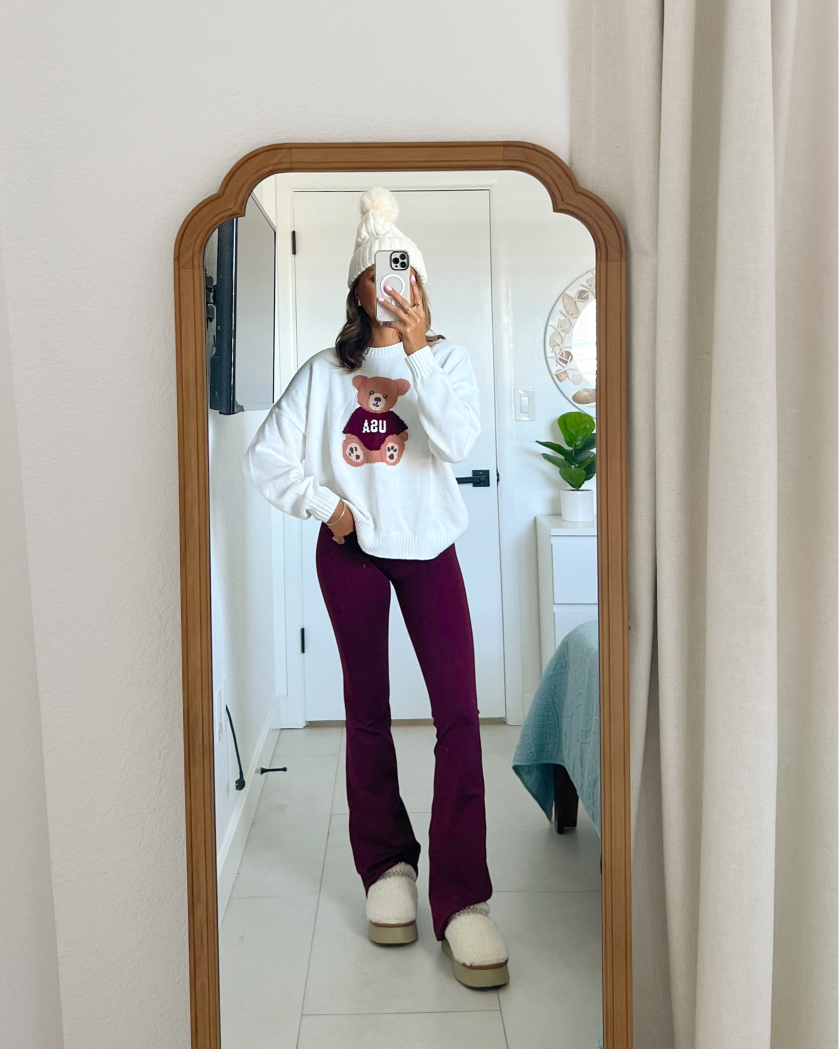 easy winter outfit idea.  apart of the Hollister Black Friday Sale. Get 30% off everything + stack code MCKENZIEBF for an extra 15% off. ❤️🎄 