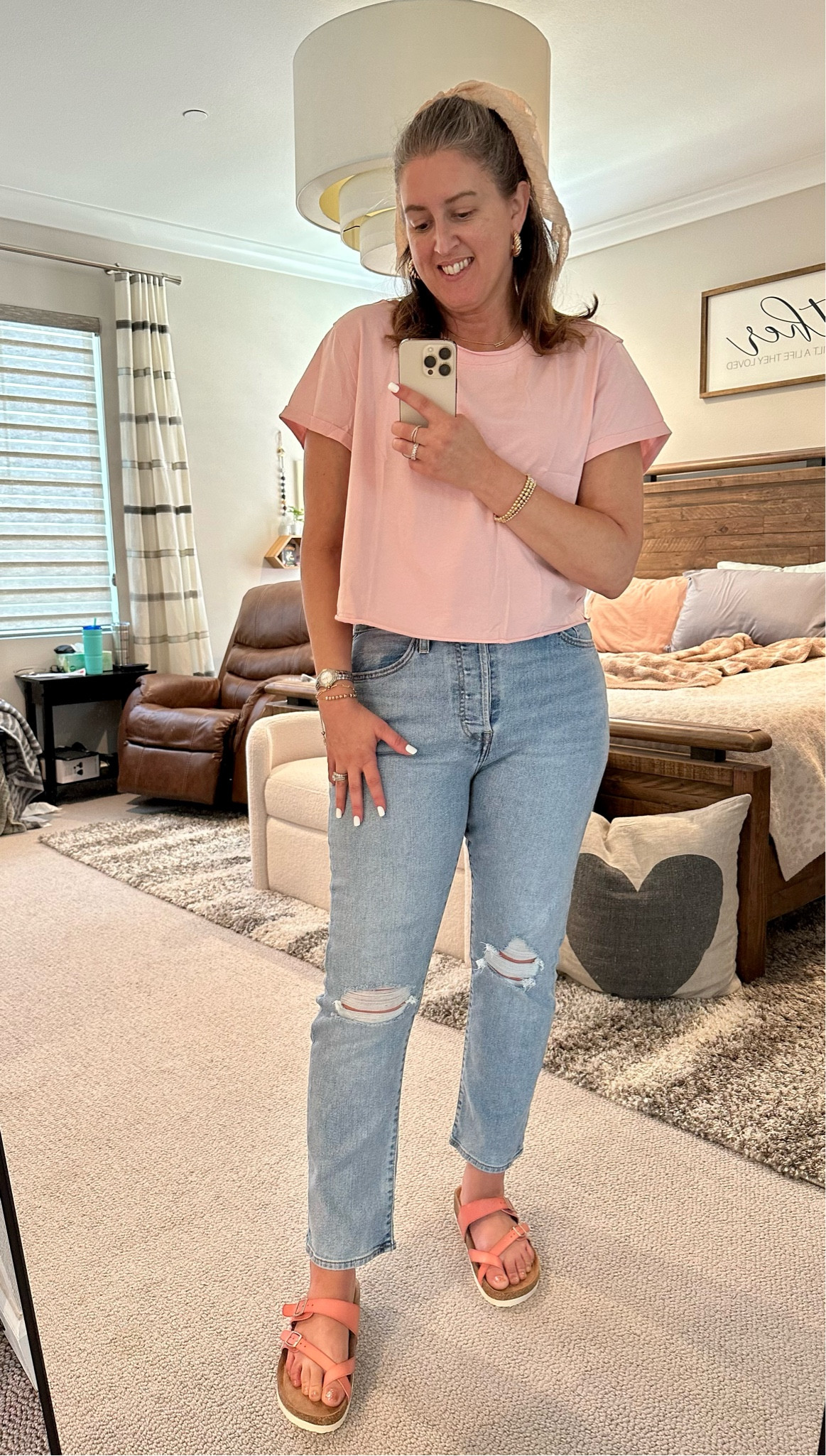 Spring Day OOTD 

Top - size M runs TTS
Levi’s - size 12 runs TTS
Sandals - size 8

#LTKunder50 #LTKfit