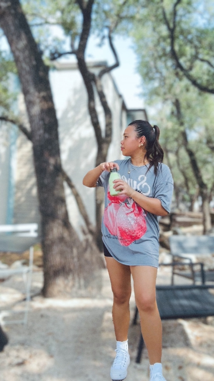 When I don’t feel like to dress up…. But I still wanna look cute. 🙃

graphic tee from @walmart wearing a size 4-6

#walmartfashion #petitefashion #mamastyle #easyoutfit