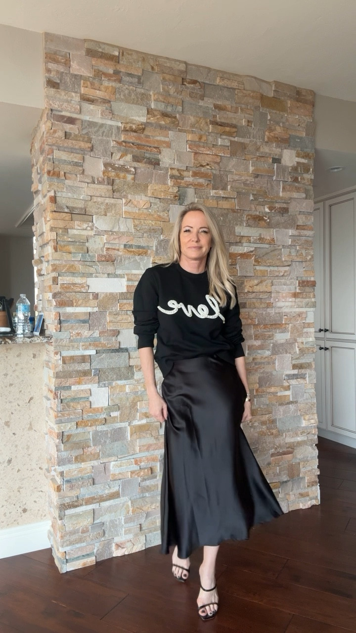 Valentines outfit, winter outfit, neutral outfitt

#LTKSeasonal #LTKstyletip #LTKover40