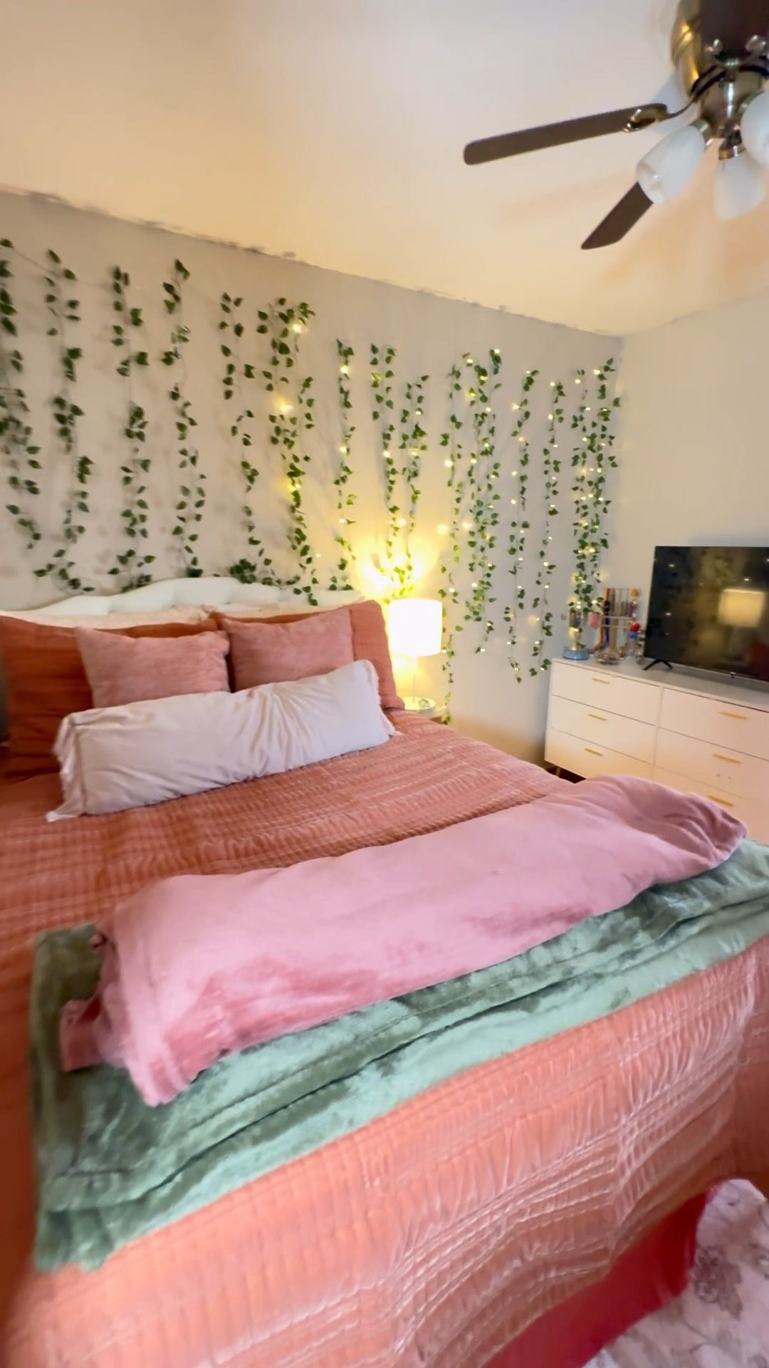 Cozy girl reset for Kylie’s room ✨ From her bedding to the cute little décor details, we gave her space a full refresh.
Shop everything I used right on my LTK — linked for you! 🤎🛍️
#LTKHome #RoomMakeover #KidsRoomDecor


#LTKHome #LTKCyberWeek