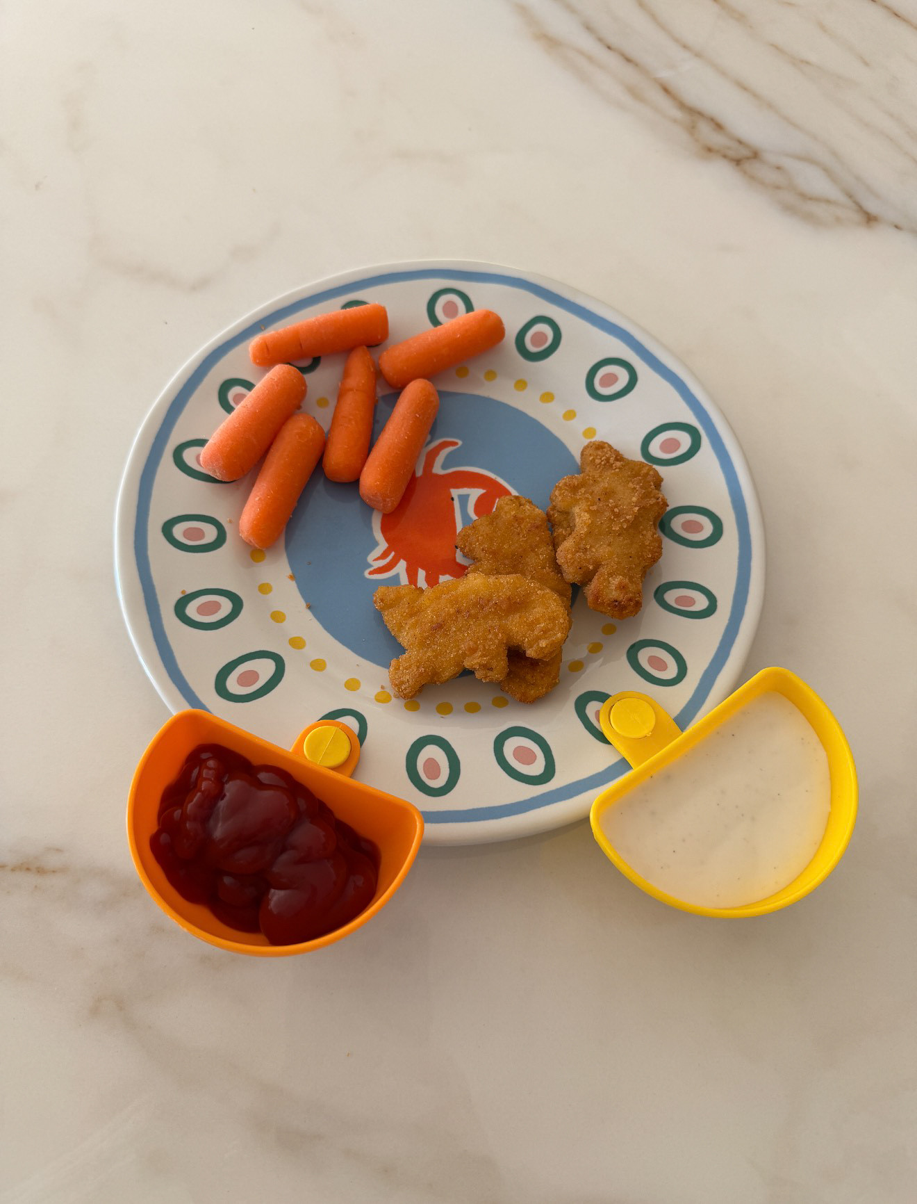 Need a solution of where to put your sauce without sacrificing space on your plate?!?! A dip clip is a clever design to solve that problem! 
 

 #LTKfoodie