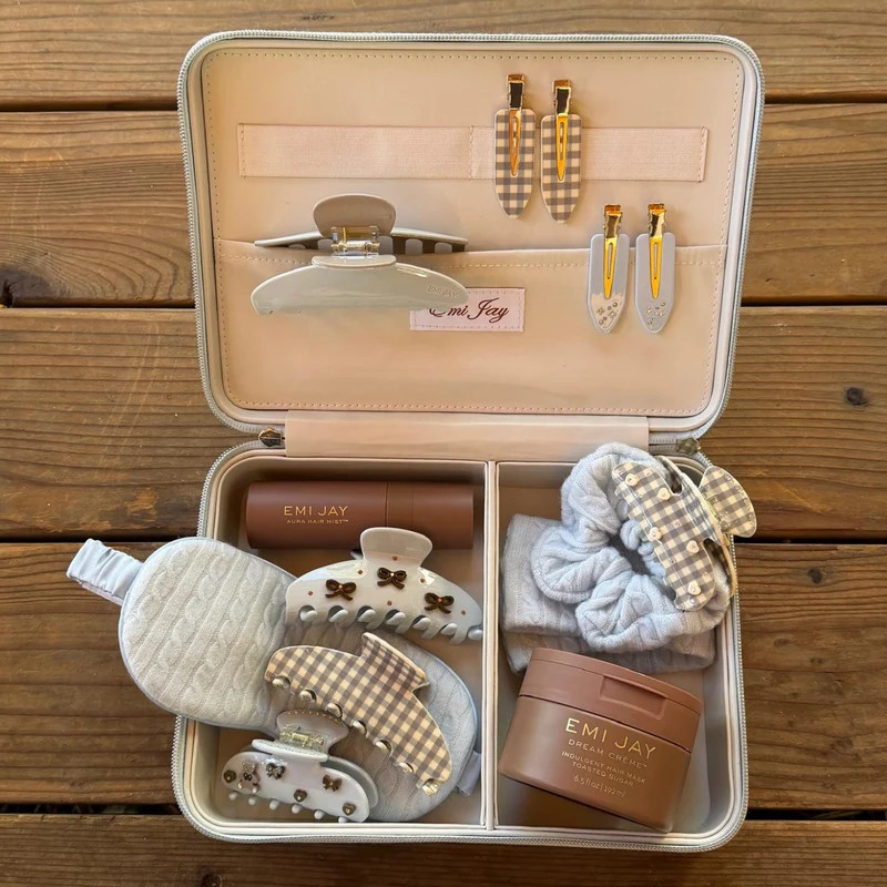 On The Way Vanity Case in Dream Cloud Blue | Emi Jay