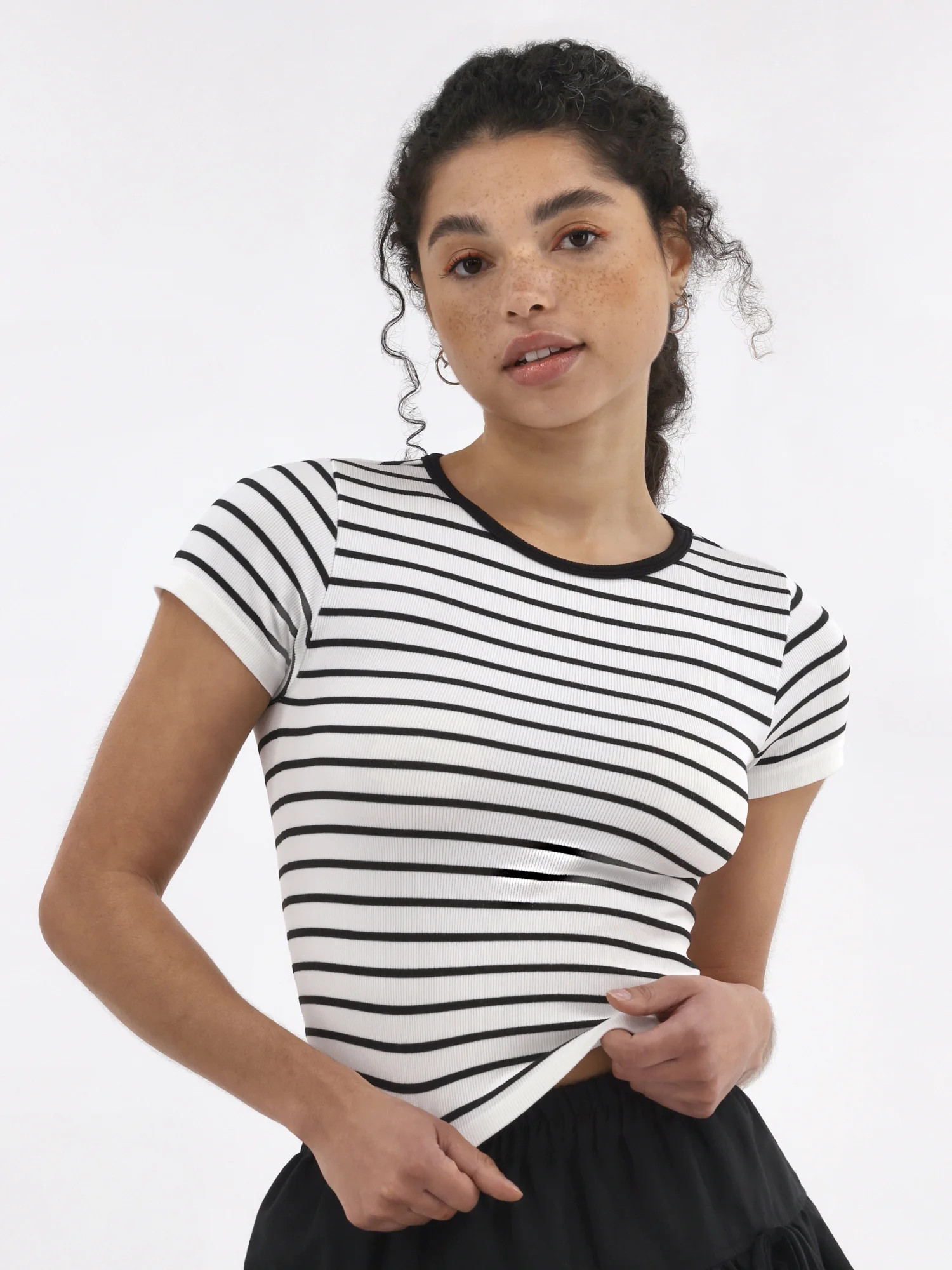 No Boundaries Seamless Crop Top with Short Sleeves, Women's - Walmart.com | Walmart (US)