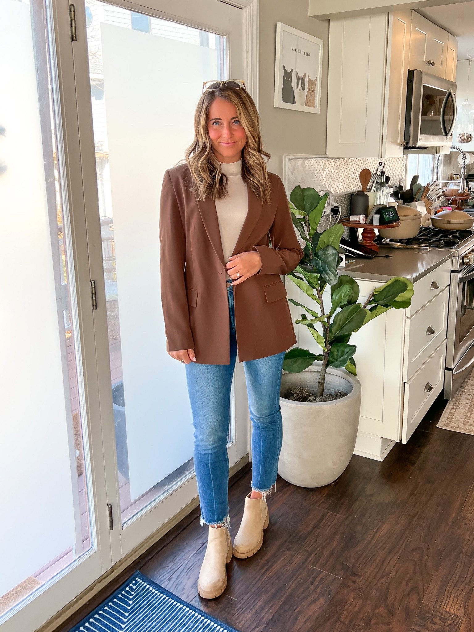 Love this outfit! 
Sizing -
Top - size small 
Blazer - size small
Jeans - TTS
Shoes - TTS 

#LTKunder100 #LTKunder50 #LTKstyletip