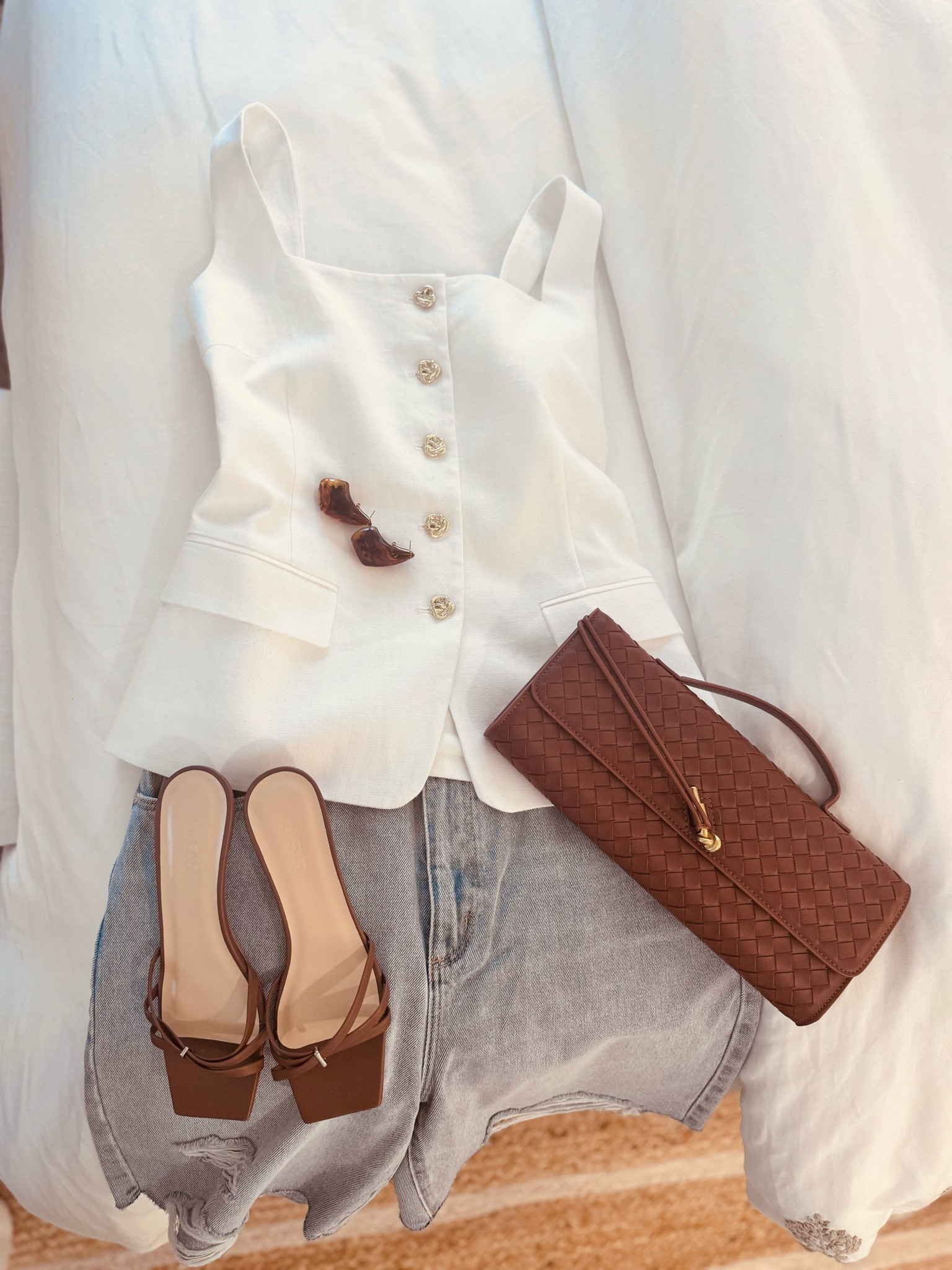 This bag is so cute, I can dress it up ir down, love it 🍂🫶🏽🤎🧸

#LTKStyleTip #LTKFindsUnder50 #LTKItBag