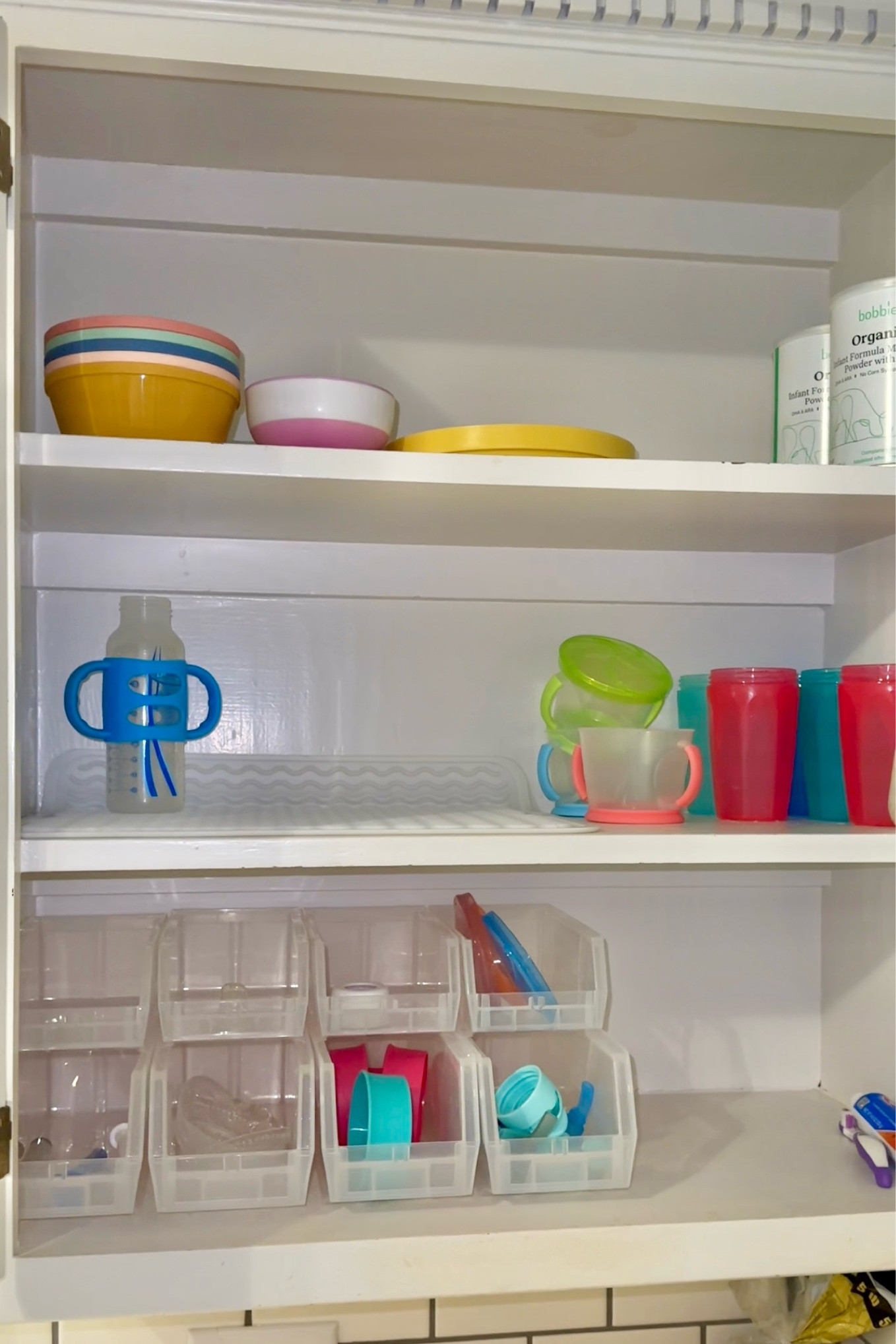 I finally found a bottle and toddler dish storage solution that works for our family! 

Dr brown bottle storage, bottle parts, pumping parts, organization 