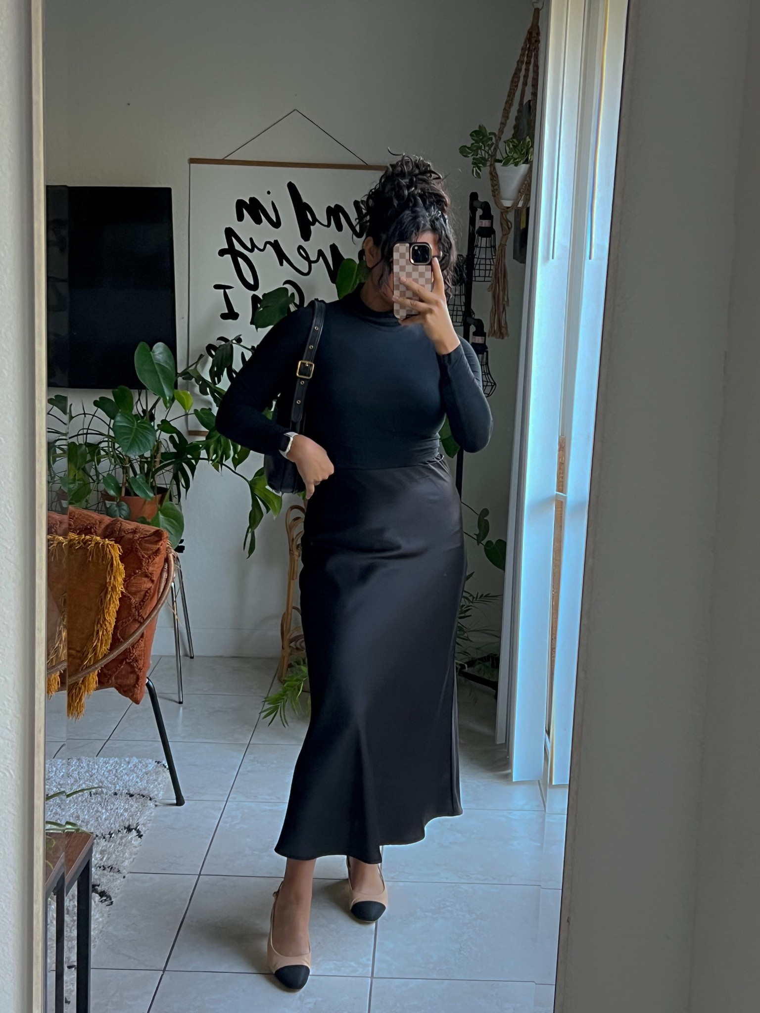 Black is always the way to go. ☕️✨