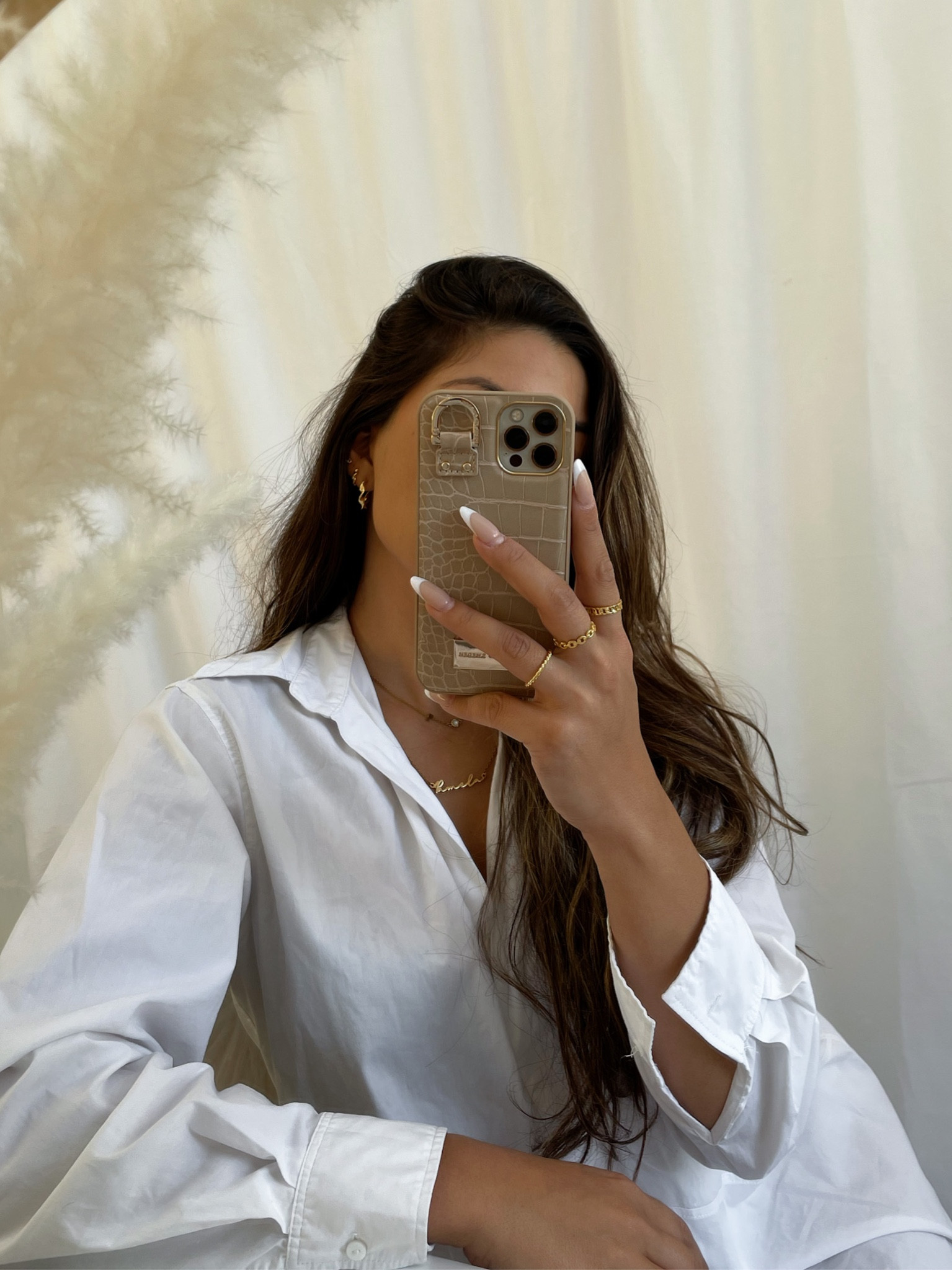 Beautiful beige croc phone case, perfect for neutral tone aesthetics, has a D clip at the top where you’re able to add attachments.

Paired with gold jewellery ✨ 

#LTKSeasonal #LTKstyletip #LTKGiftGuide