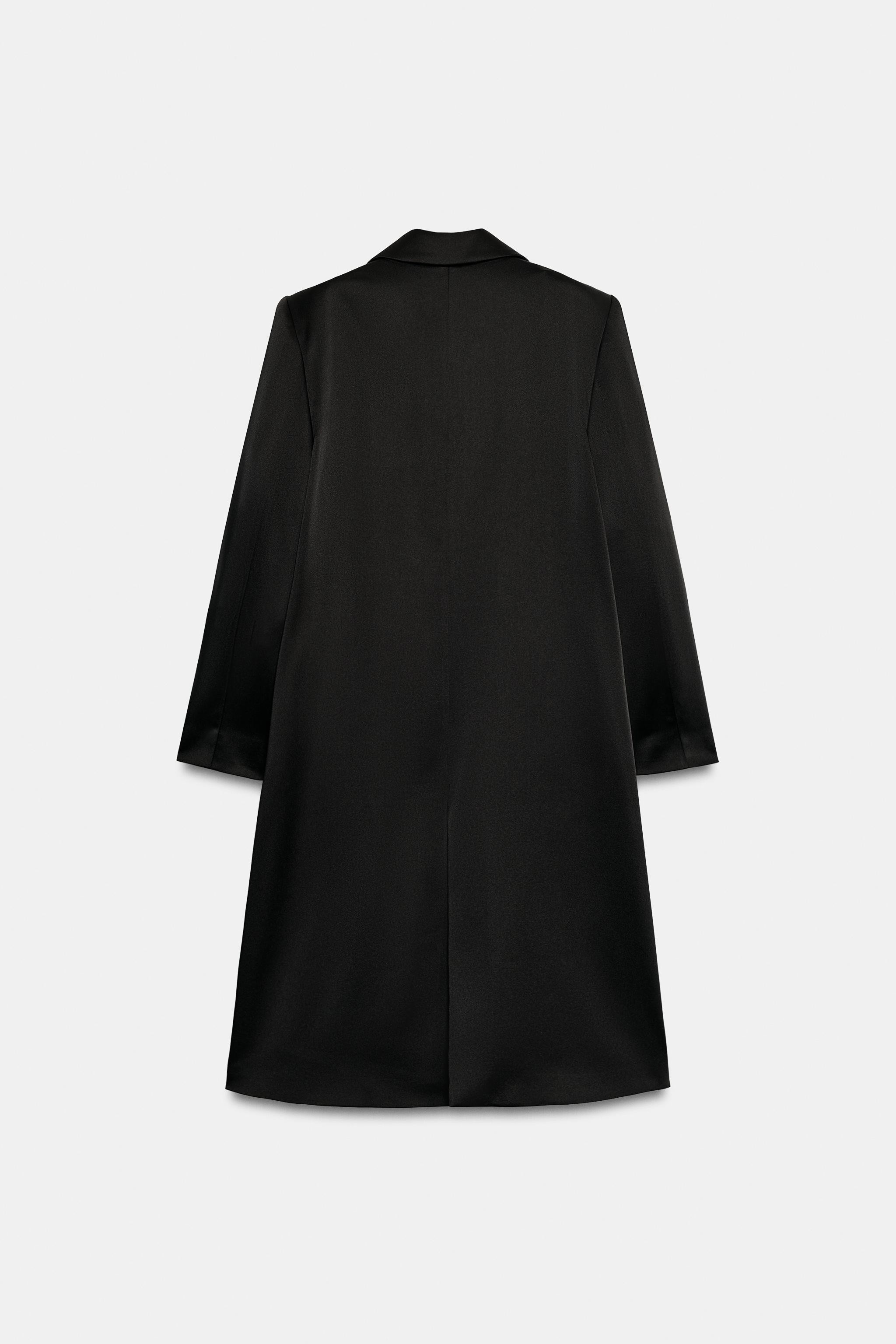 Coat with a regular collar and long sleeves with shoulder pads. Features front welt pockets, a ba... | Zara UK