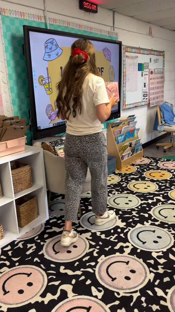 MY FAVORITE LAST DAY TRADITION!!!! 🍎🤭🌈🎀🤩✏️ #lastdayofschool #lastday #teacher #teachersofig

#LTKdayinmylife #LTKKids #LTKootd