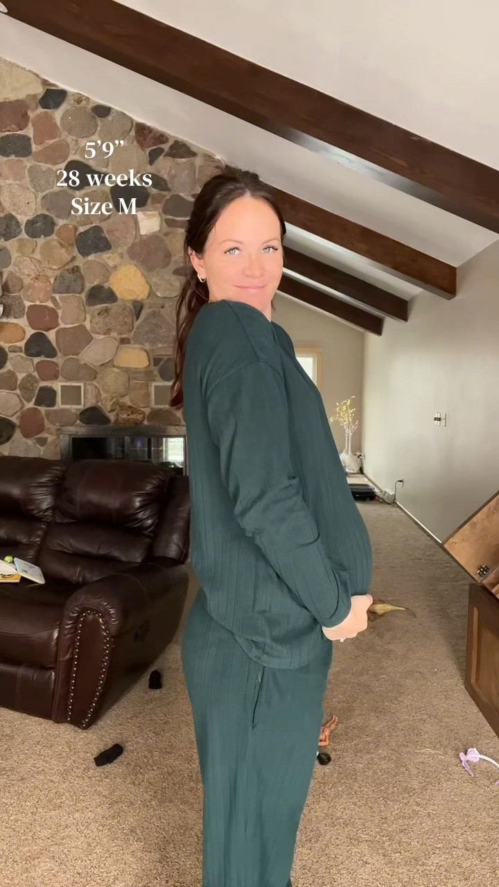 Non-maternity but bump-friendly 🤍
I sized up to a medium in this one and it is so soft.
An easy lounge set that works for pregnancy, postpartum, and everyday mom life.

#bumpfriendly #pregnancystyle #loungewearlove #momstyle

#LTKootd #LTKmomlife #LTKBump