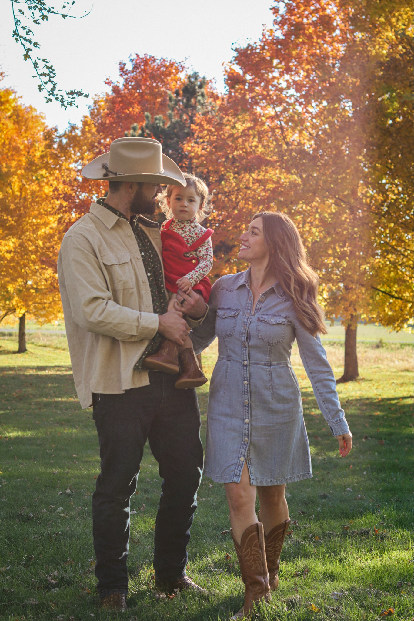Fall Family Photos

Fall Outfit, Family, Levi’s, Tecovas, Cowgirl, Homesteaders, Country Living, Boots, Denim, Denim Dress

#LTKSeasonal #LTKFamily #LTKSaleAlert