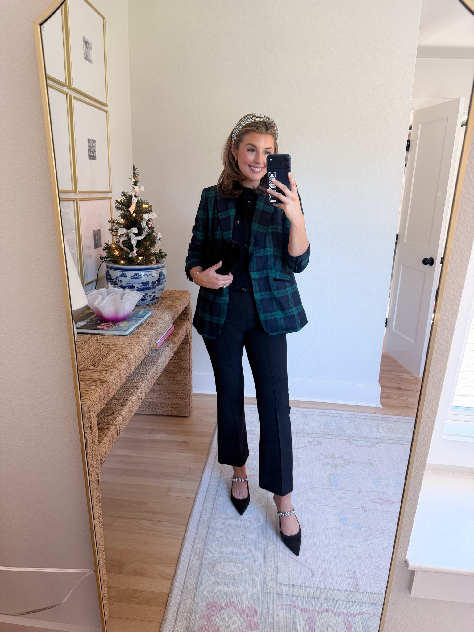 Festive holiday outfit idea! Wearing an XS in sweater and 2 in blazer. Pants are old, linked similar!