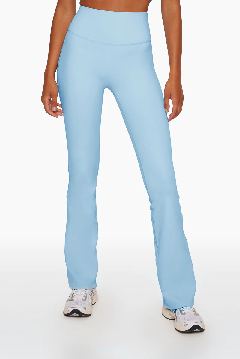 SPORTBODY® FLARE LEGGINGS 
                            dream | SET Active