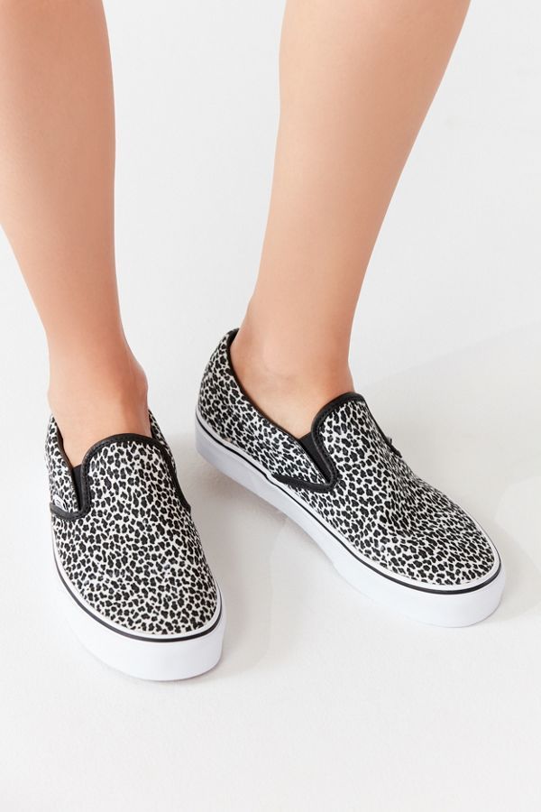 Vans Mini Leopard Classic Slip-On Sneaker | Urban Outfitters (US and RoW)
