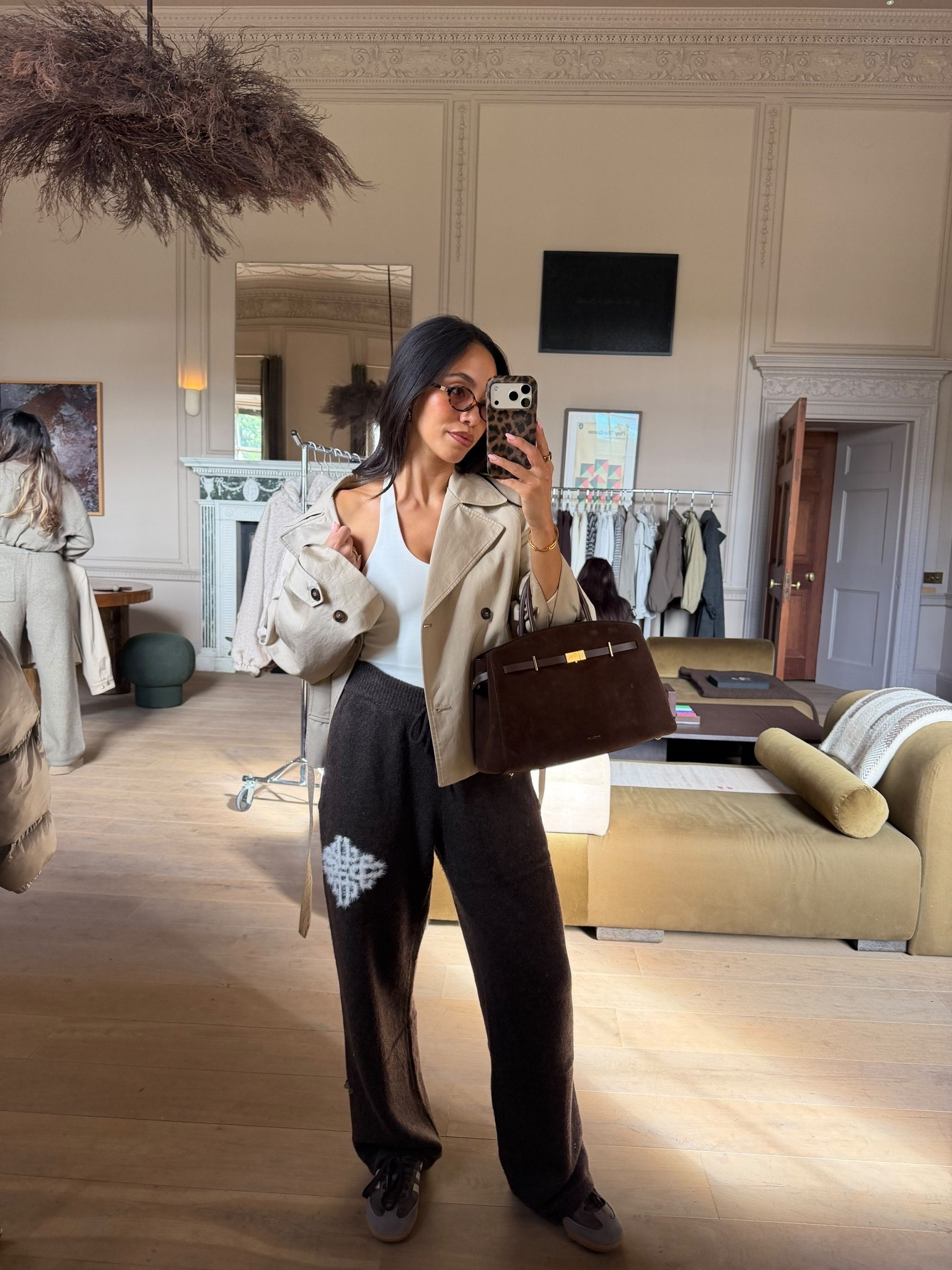 OOTD autumn shopping 🍂 cropped trench jacket, chocolate brown knit joggers and suede accessories

#LTKFashionMonth #LTKautumn #LTKstyletip