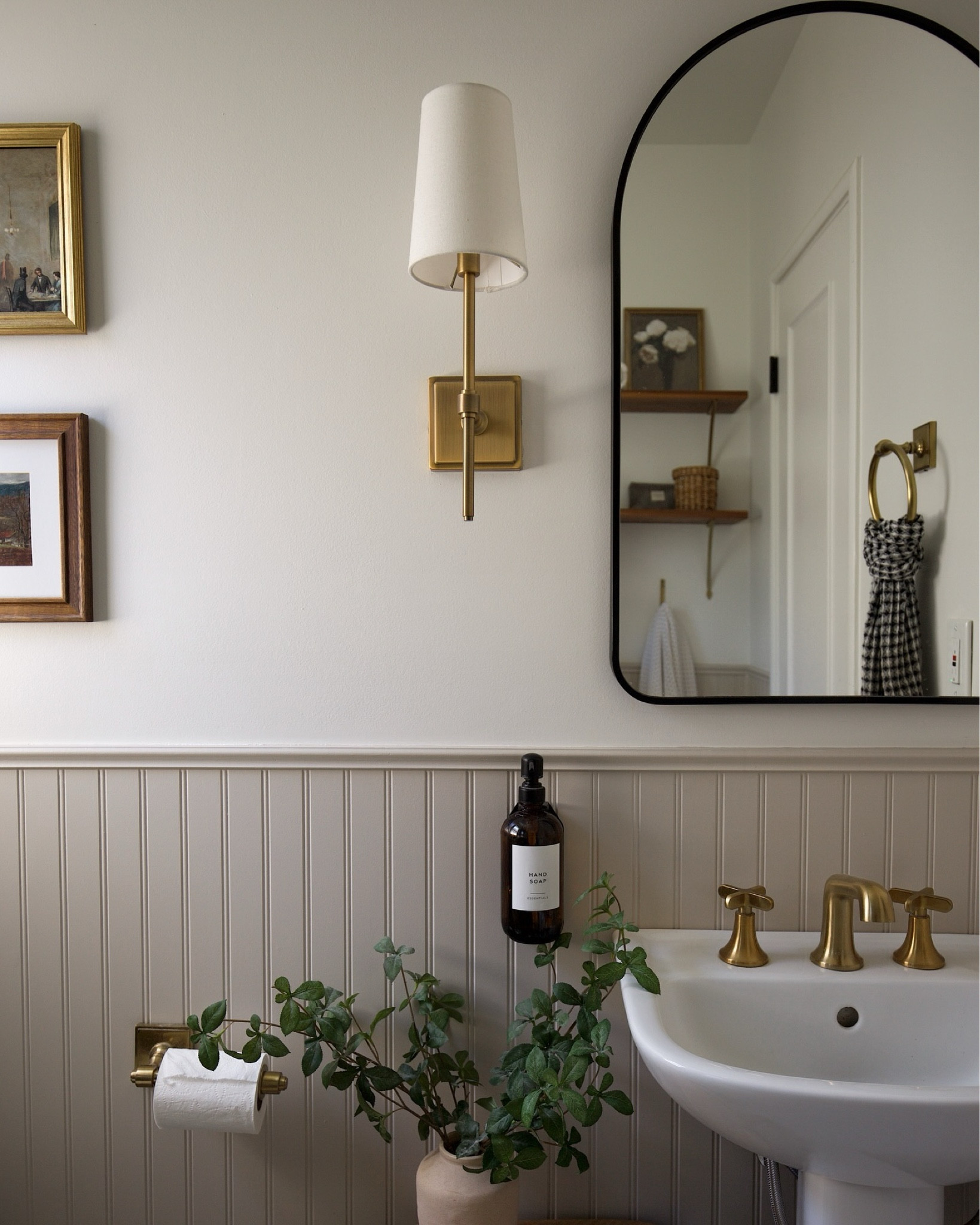 Hi. Hello. 👋🏼 this little bathroom doesn’t get noticed because our main bath gets all of the attention. There are a few things I’m going to do soon to switch it up in here! Let’s just say paint makes a huge impact and I’m ready for something bold 🙌🏼
.
.
.
.
.
.
.
.
.
.
.
.
#Bathroomreno #homesofinstagram#myhomestyle #NeutralHomes #diybathroom #vanity #InteriorDesignInspo #BudgetDecor #Homelnspiration #Neutralinteriors #homerenovations #onabudget #smallbathroom #homesofinstagram #diy #budgetrenovations#myhomevibe
#InteriorDecorating  #caiforniahomes #homeimprovement #thornior#doingneutralright #mydomain #beadboard #wainscottong #housebeautiful #bathroominspo #BudgetHomeldeas #bathroomreveal