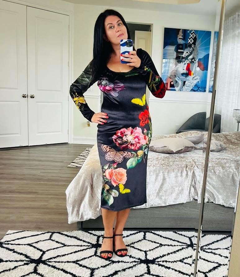 🌺 Weekend Look: 50% Off Floral Magic!
Rocked this Alice + Olivia dress (yes, it’s HALF OFF right now!)—no one does floral + fauna like they do.
🔗 https://bit.ly/4m37ZKK

🌺 Paired it with my fave Louboutins:
🔗 https://bit.ly/3RN5I8X



#LTKSaleAlert #LTKParties #LTKStyleTip