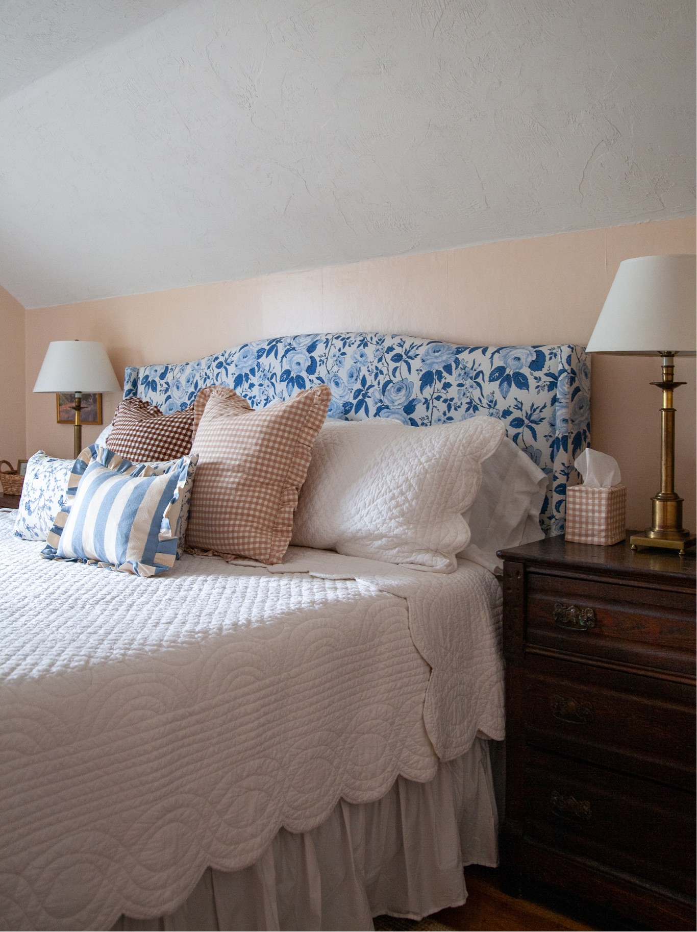 Still just can’t get over: scallops, ruffles, and blue and white floral. Can you blame me??😍

#LTKhome