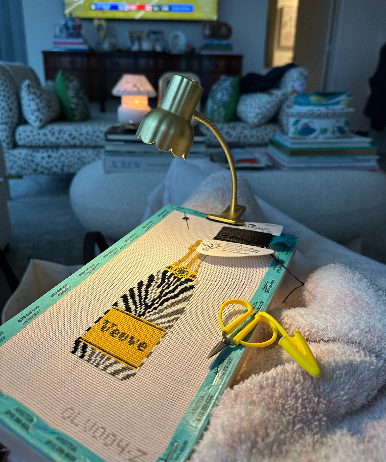 The cutest needlepoint light!! 



#LTKFindsUnder50 #LTKGiftGuide #LTKStyleTip