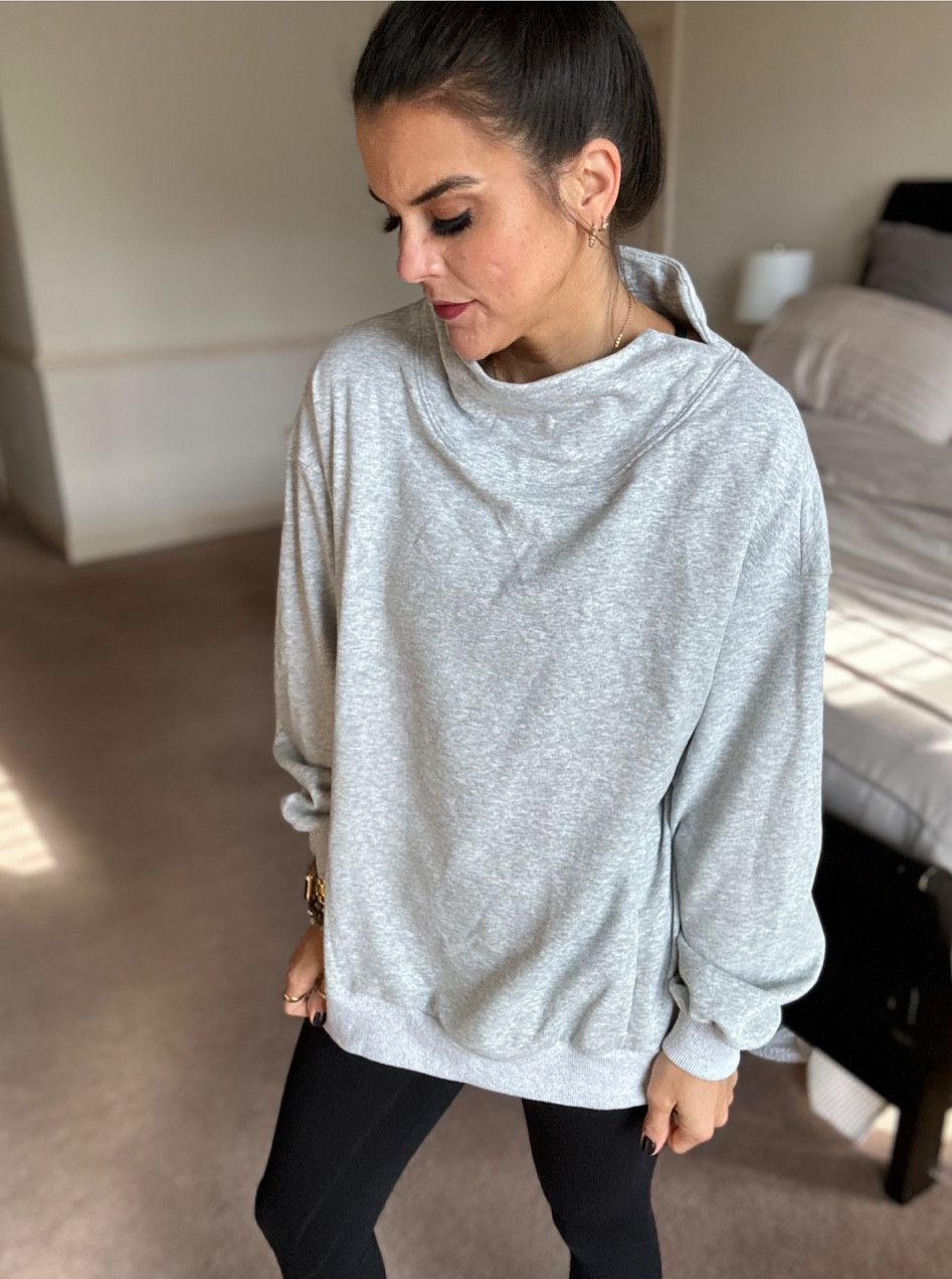Oversized turtleneck sweatshirt on promo until 11/12

On lightening deal
+ clip the coupon
Only $14.99!

#LTKFindsUnder100 #LTKSeasonal #LTKSaleAlert