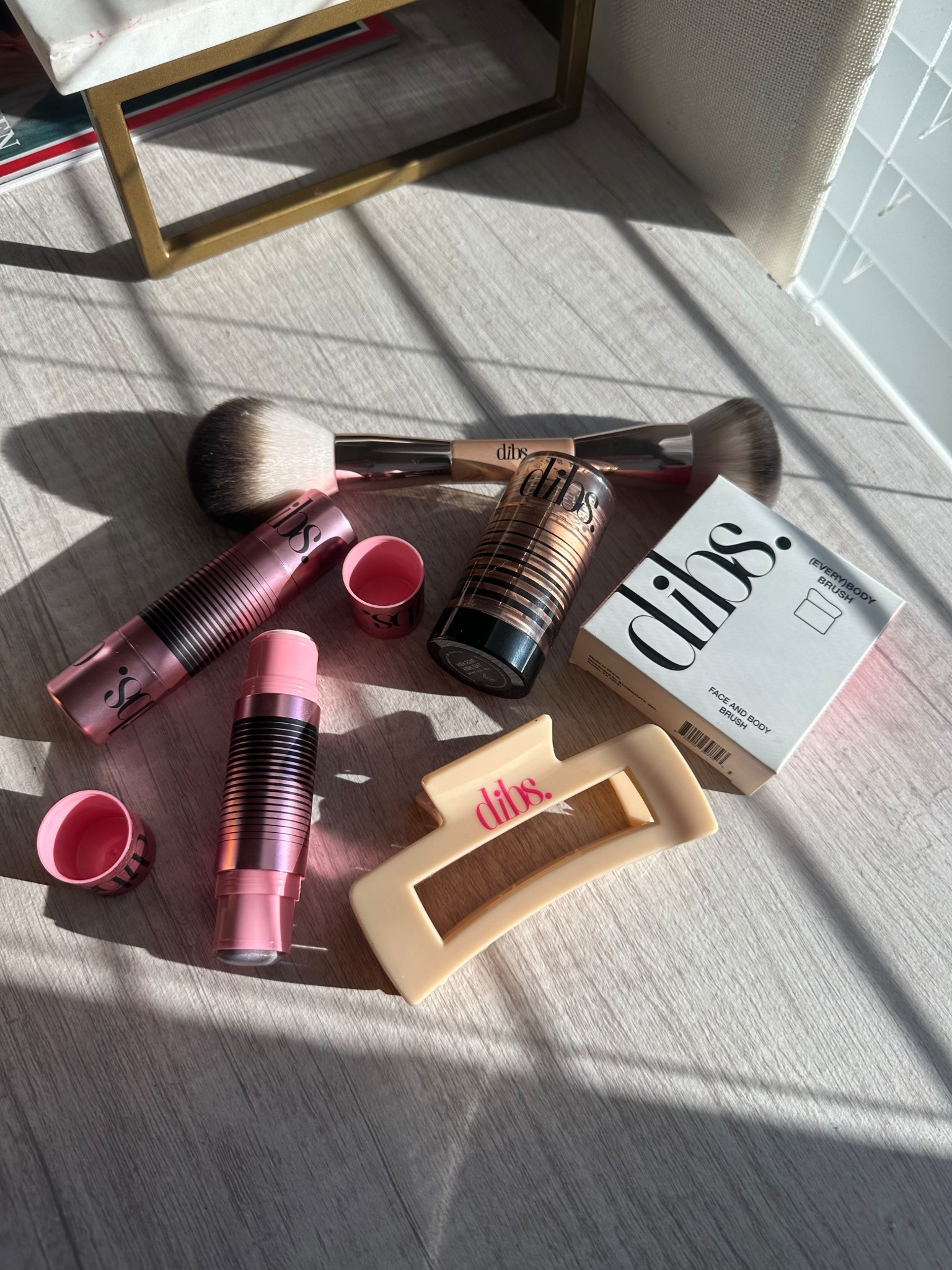 Dibs Beauty! One of my favorite brushes! Blush, Lips, Glow! Code: LTK
#beautytrends #beauty #makeup 

#LTKFindsUnder50 #LTKSpringSale #LTKBeauty