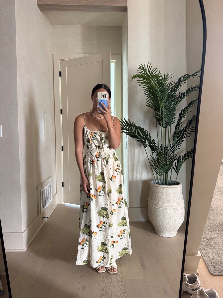 Dress: small
Code: blameitondede 

Loving the fruit and leafy prints this year! Such a pretty maxi