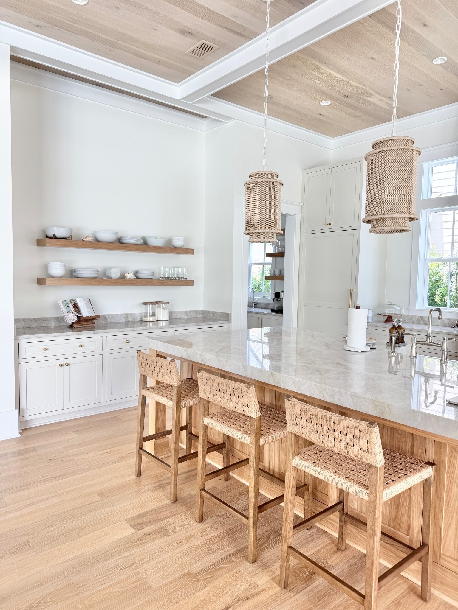 Modern coastal kitchen!

#LTKHome