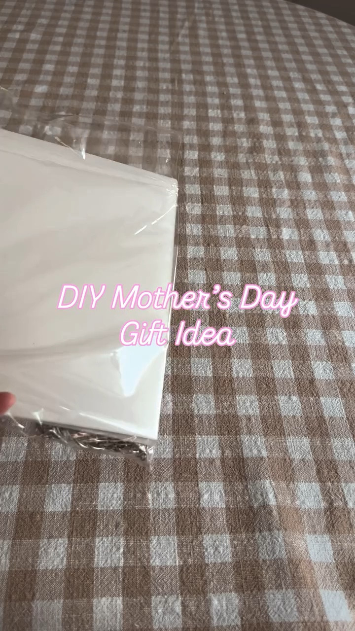 Pat yourself on the back and make yourself the “best mom” keychain! Also such a fun idea for grandmas or teachers!