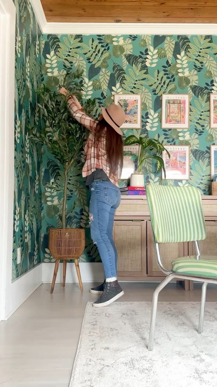 Modern and cute home decor space! 

Home, home decor, Amazon, Amazon home, Amazon home decor, Amazon finds, interior design, modern decor, side table, wallpaper, wall posters 




#LTKHome #LTKStyleTip #LTKOver40