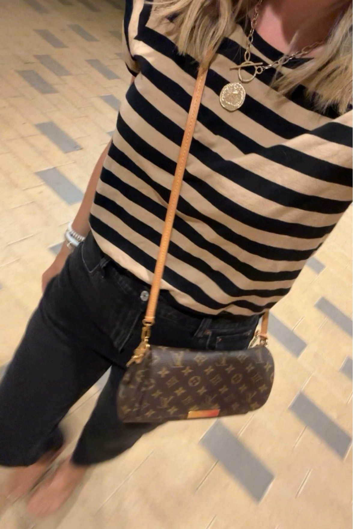 Jeans - sized down to 28L
Top - sized up to L


#LTKFindsUnder50 #LTKSaleAlert #LTKFindsUnder100